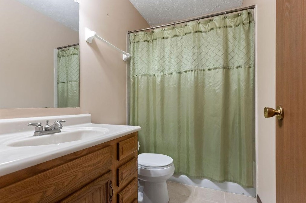 2157 Grn Is Dr, Columbus OH 43228-9433 exterior