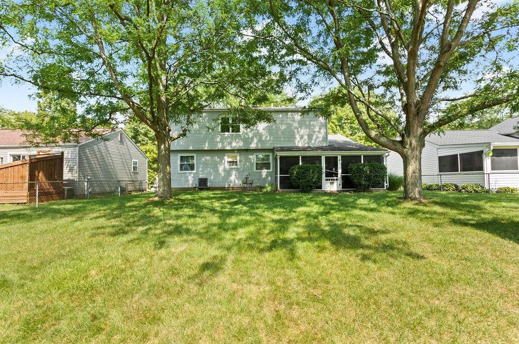 2157 Grn Is Dr, Columbus OH 43228-9433 exterior