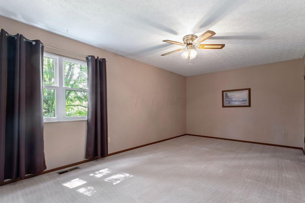 2157 Grn Is Dr, Columbus OH 43228-9433 exterior