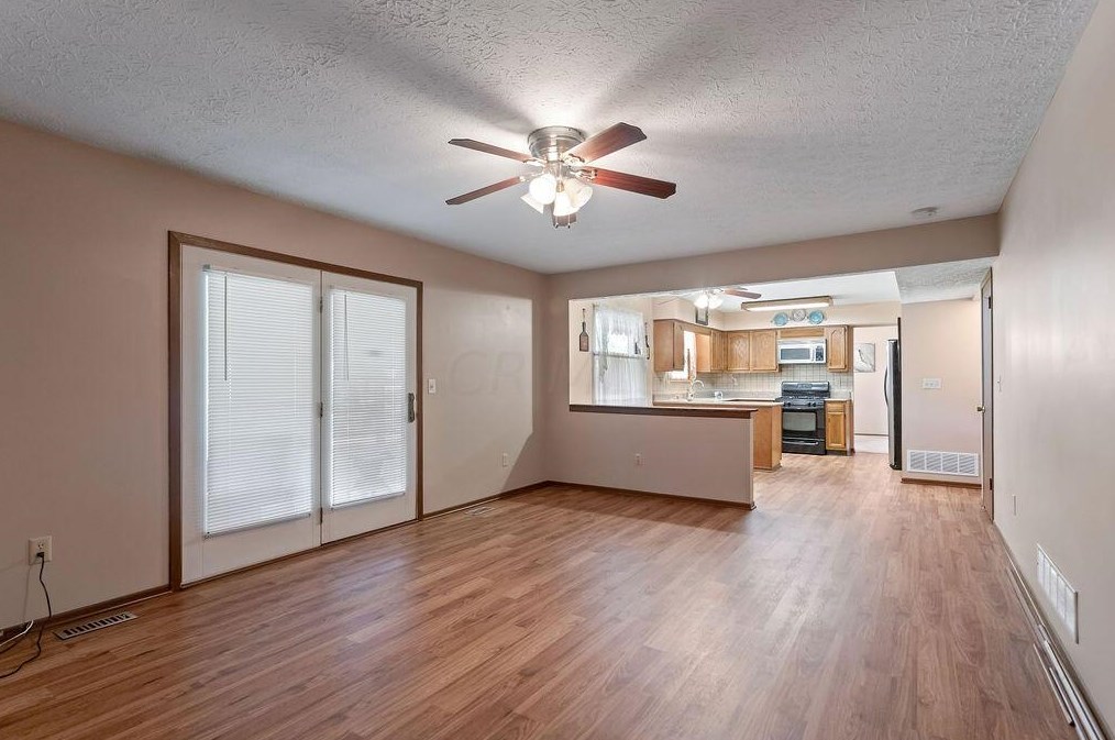 2157 Grn Is Dr, Columbus OH 43228-9433 exterior