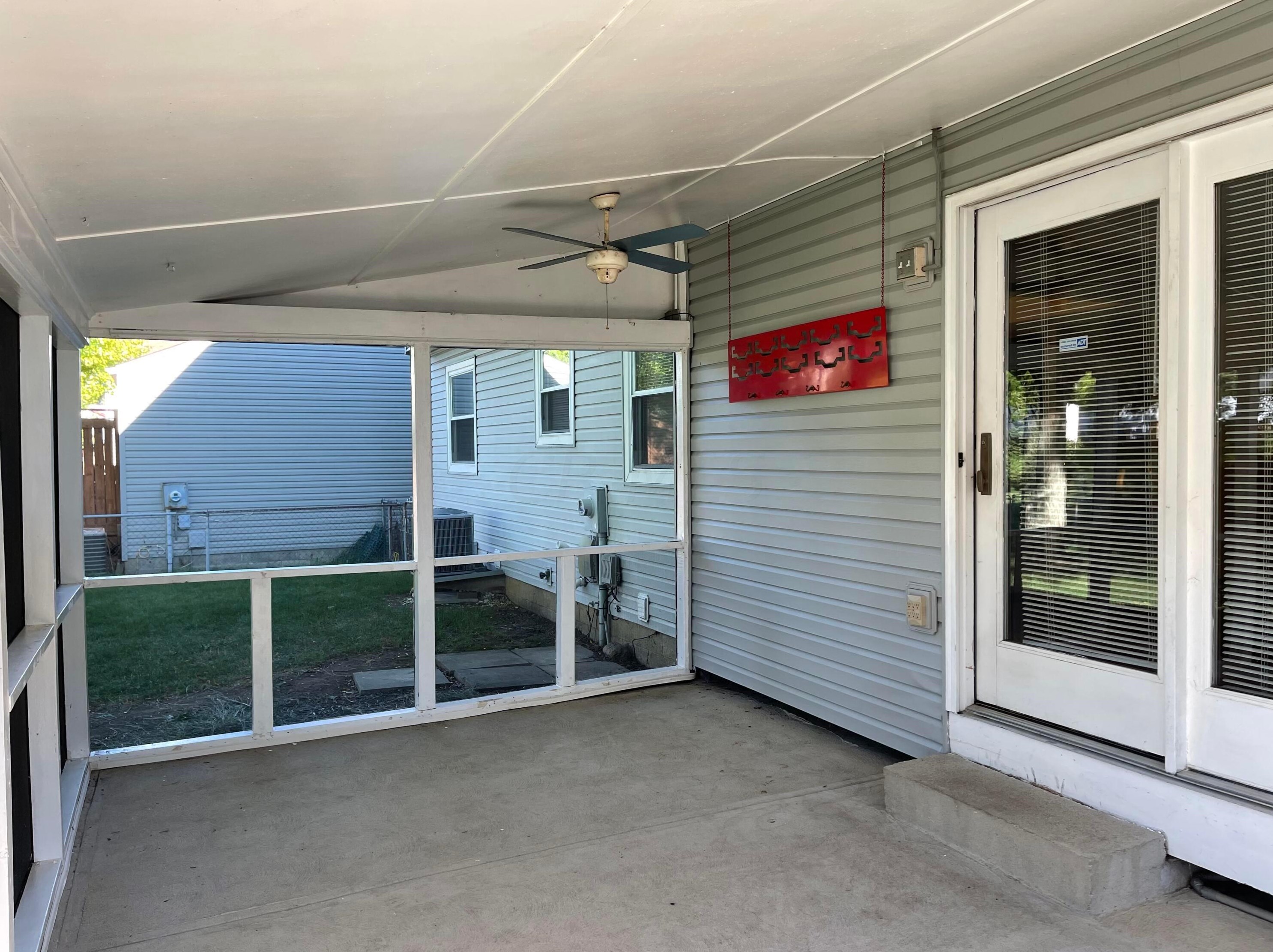 2157 Grn Is Dr, Columbus OH 43228-9433 exterior