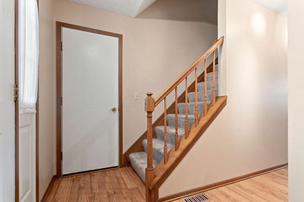 2157 Grn Is Dr, Columbus OH 43228-9433 exterior