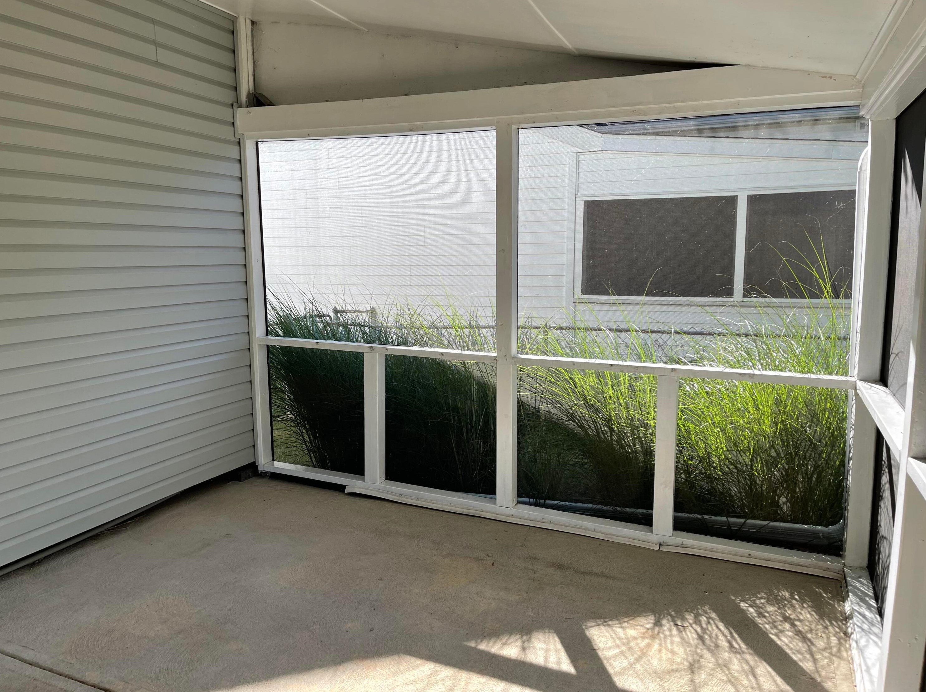 2157 Grn Is Dr, Columbus OH 43228-9433 exterior