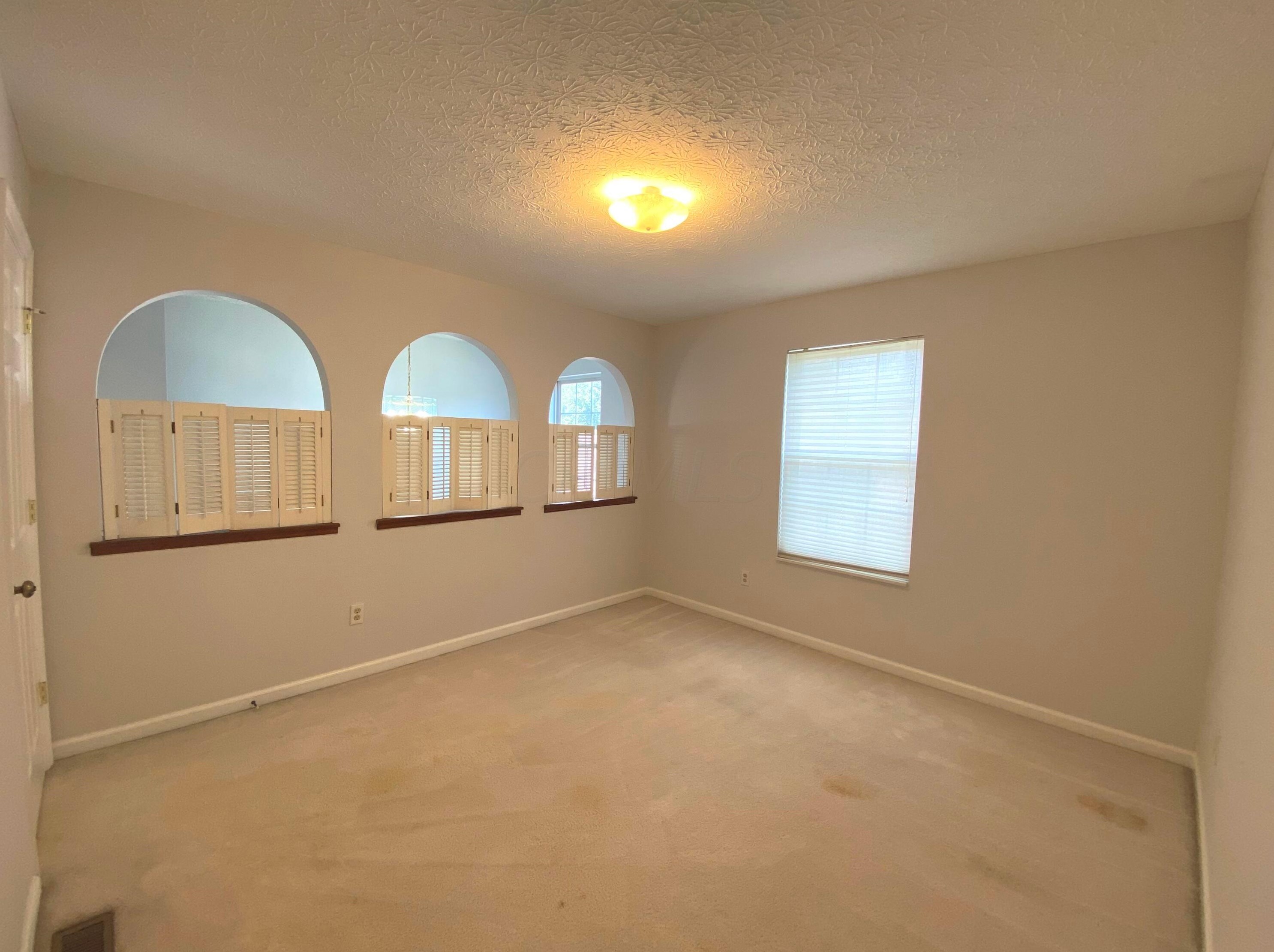 279 Marjoram Dr, Columbus OH 43230-7026 exterior