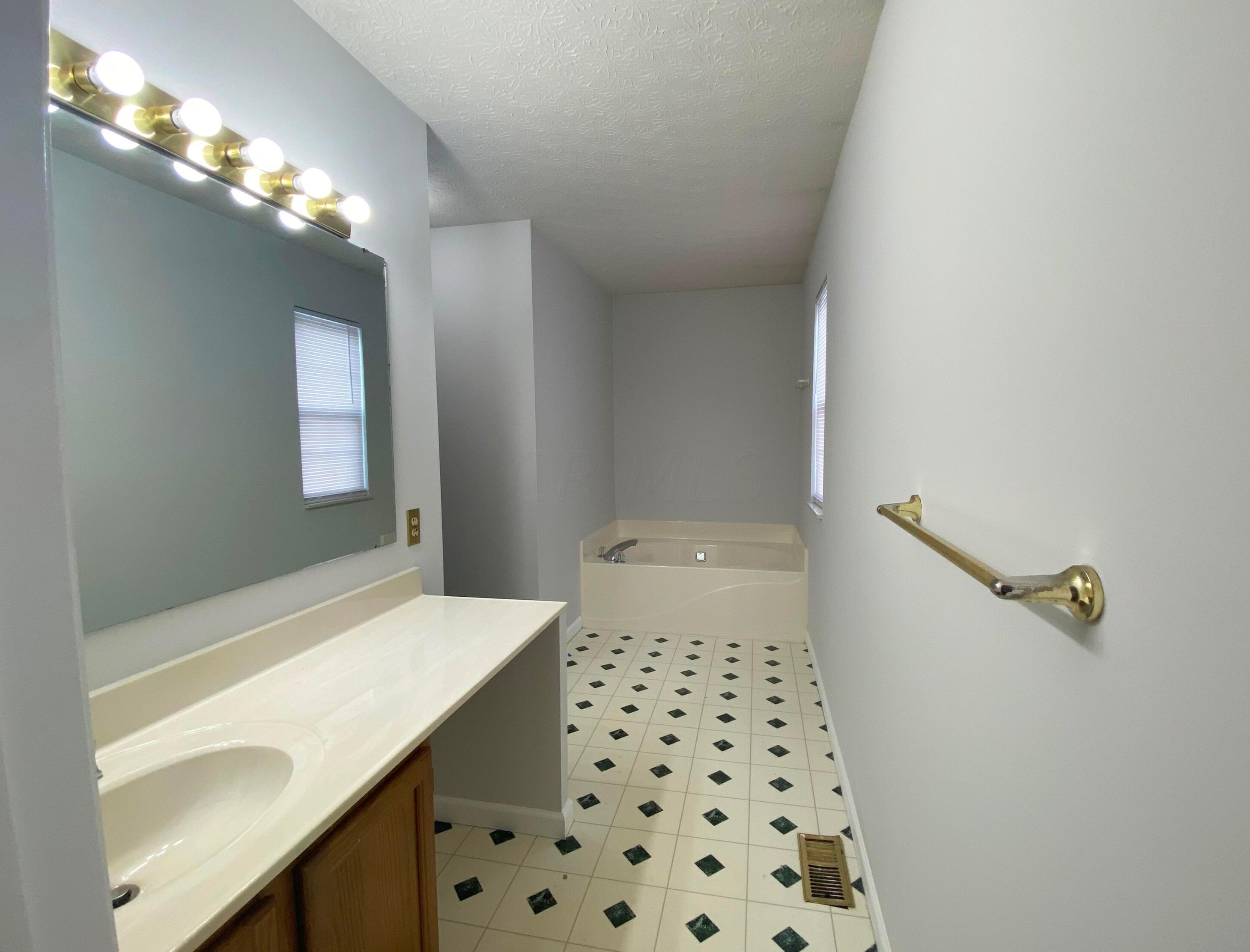 279 Marjoram Dr, Columbus OH 43230-7026 exterior