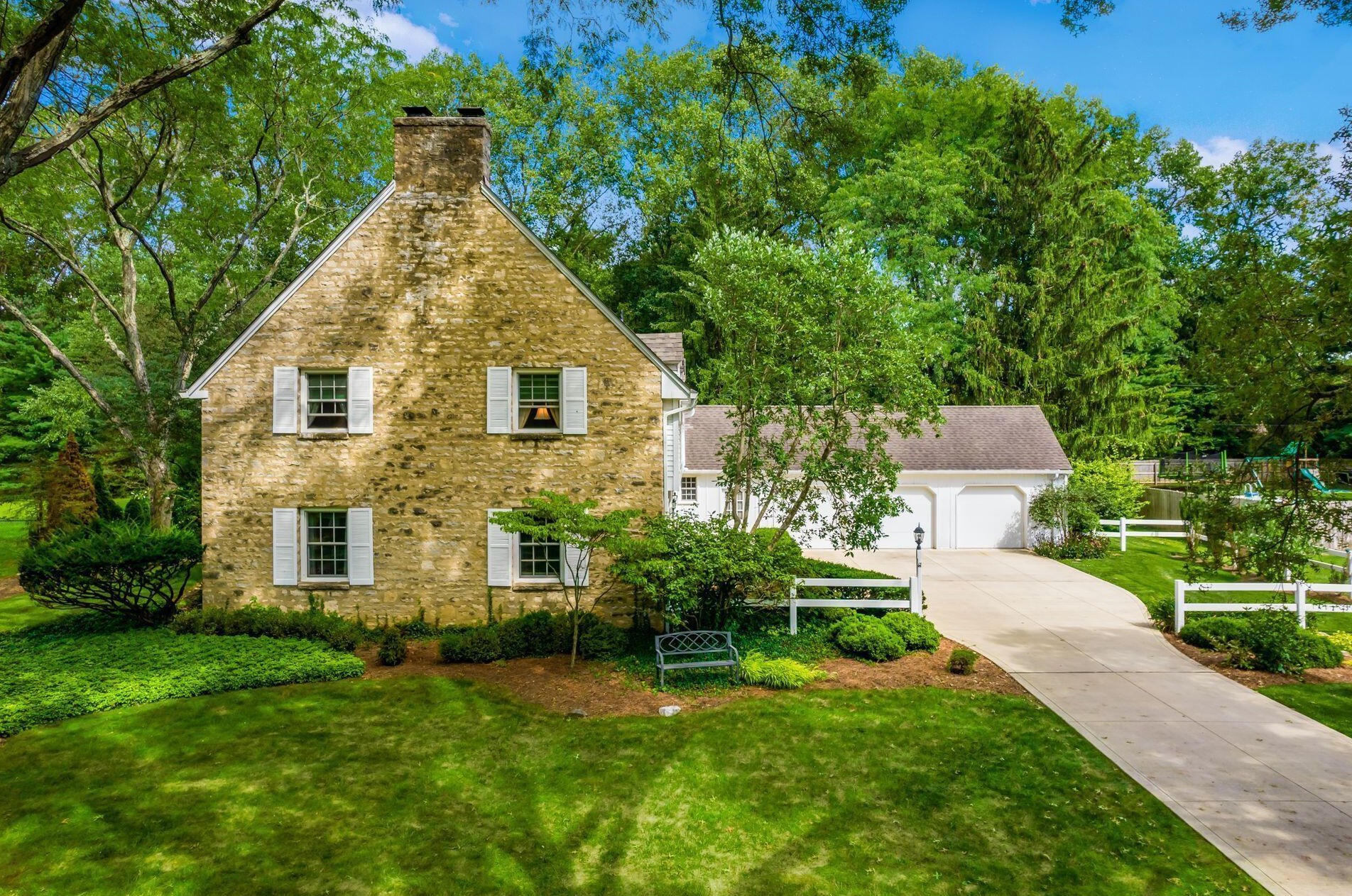 628 Old Farm Rd, Columbus, OH 43213-2665