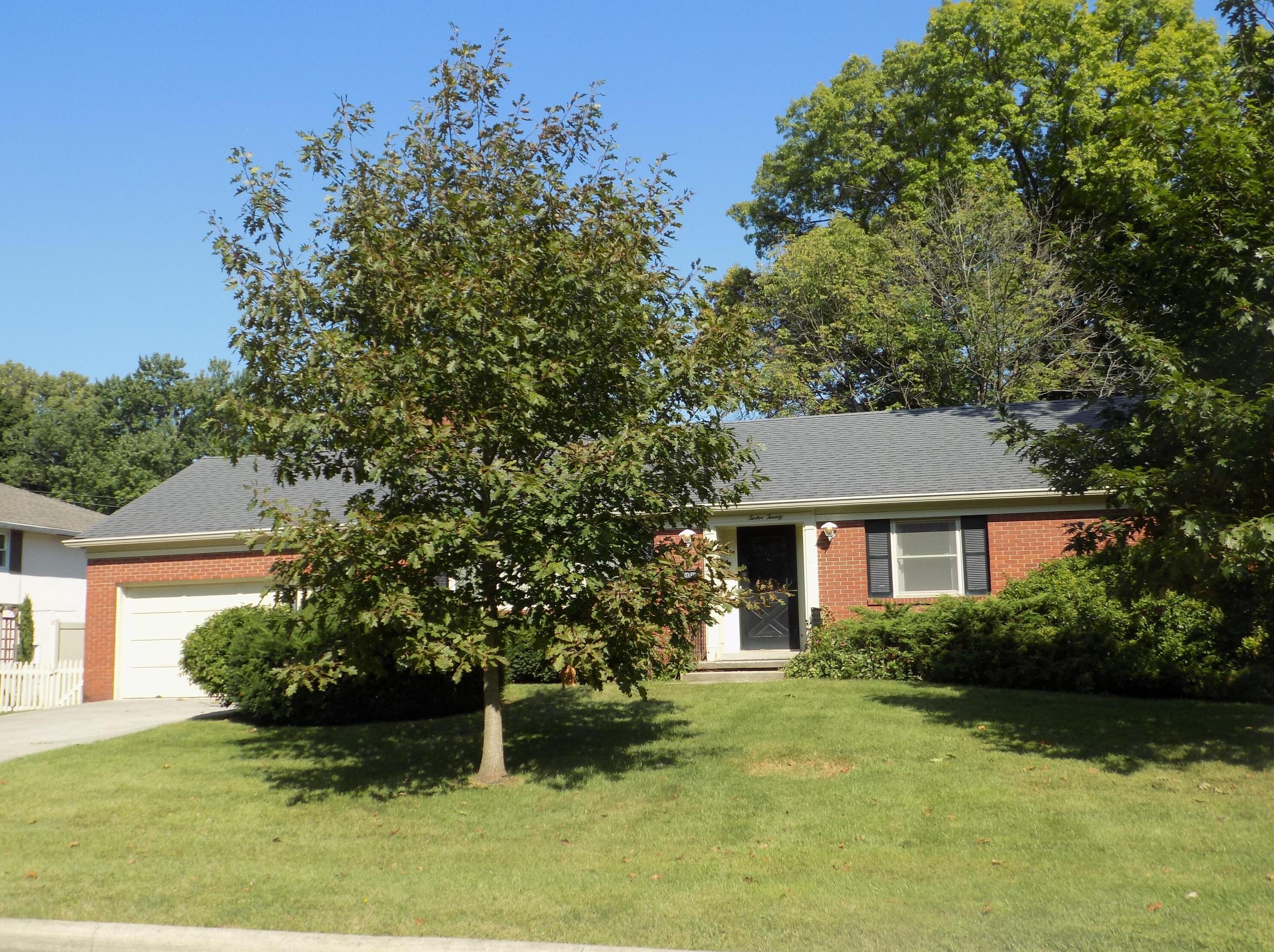 1220 London Dr, Columbus, OH 43221-1540