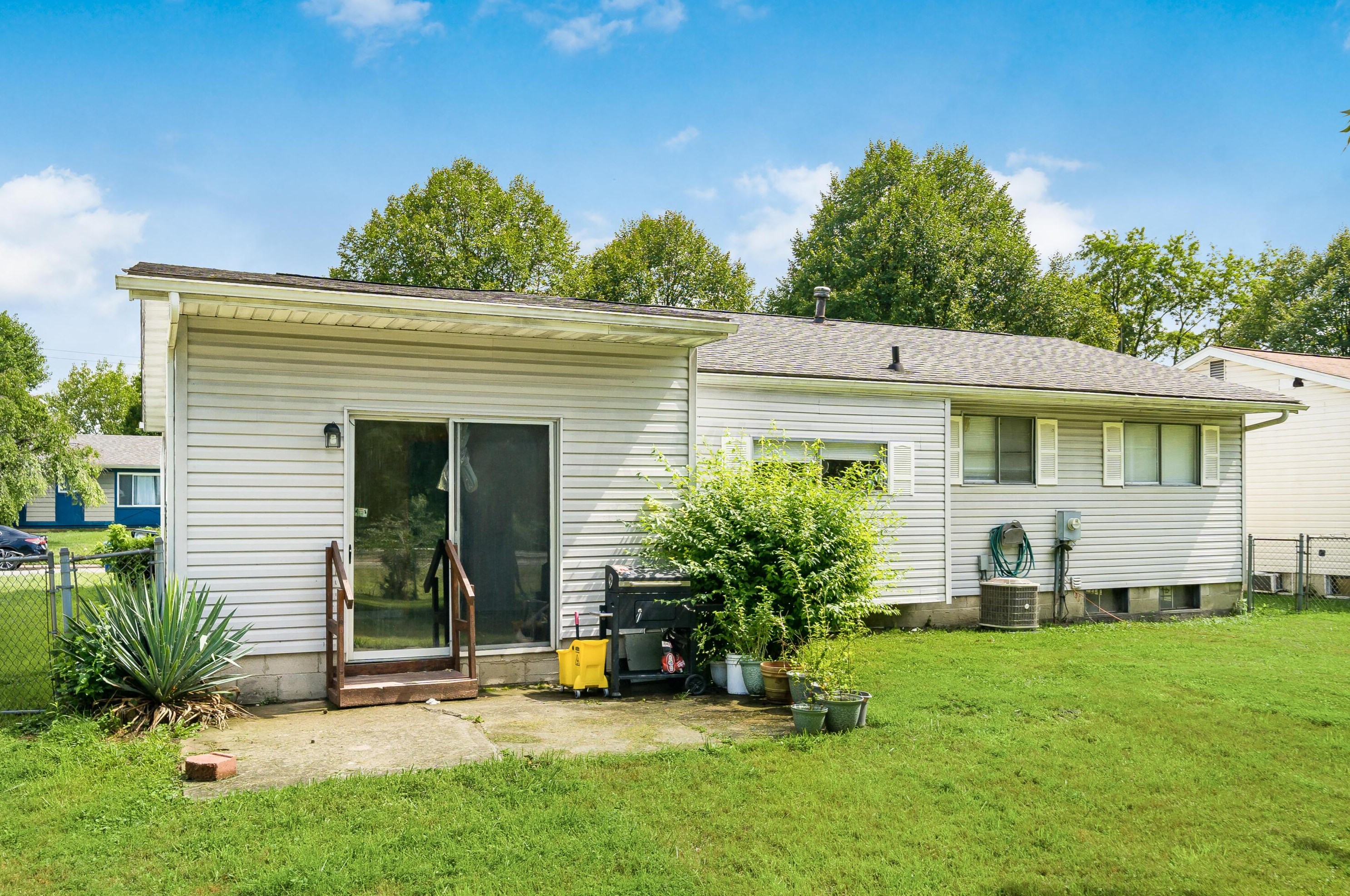 2141 Cornell St, Columbus OH  43219-3518 exterior