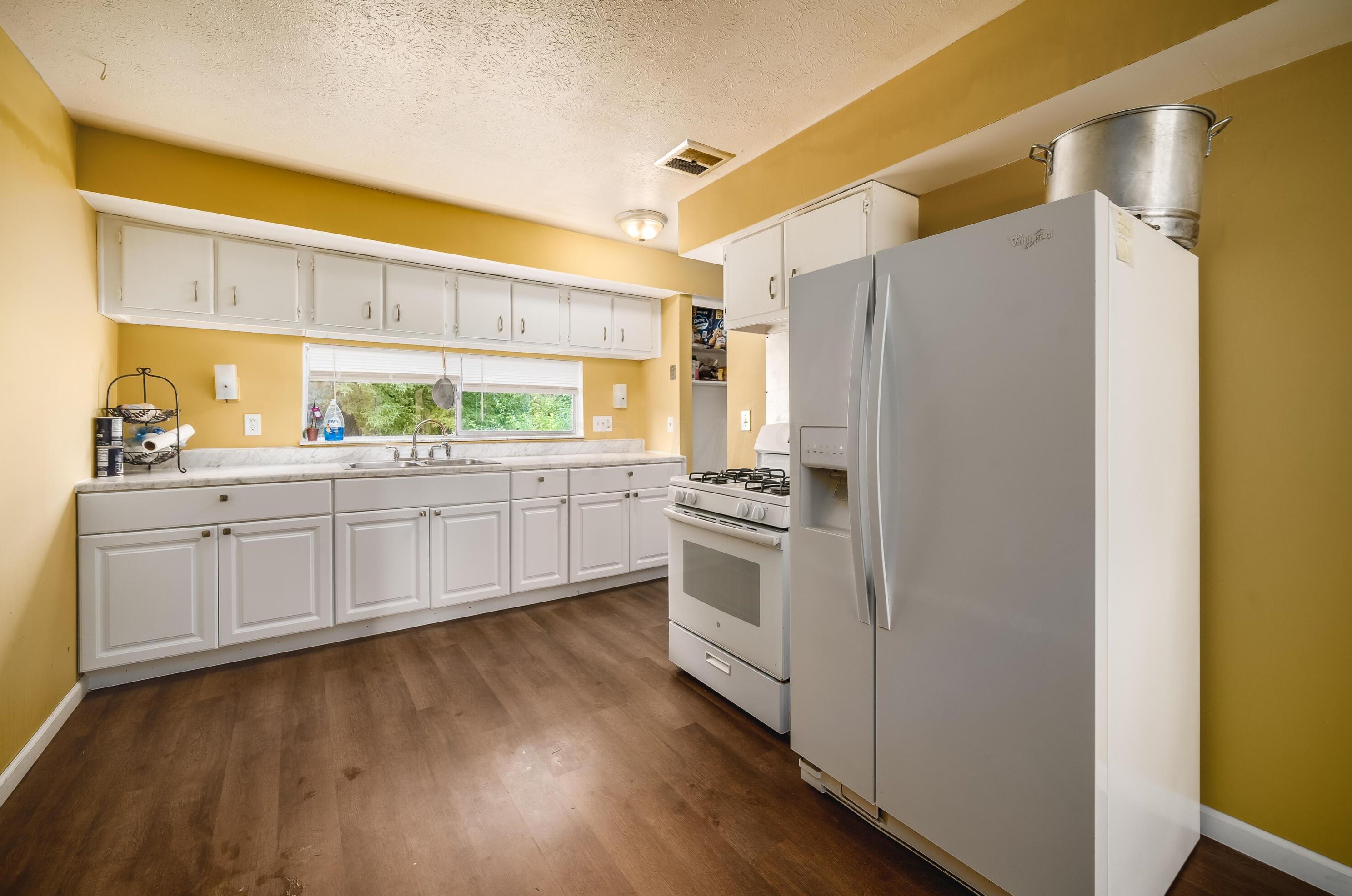 2141 Cornell St, Columbus OH  43219-3518 exterior