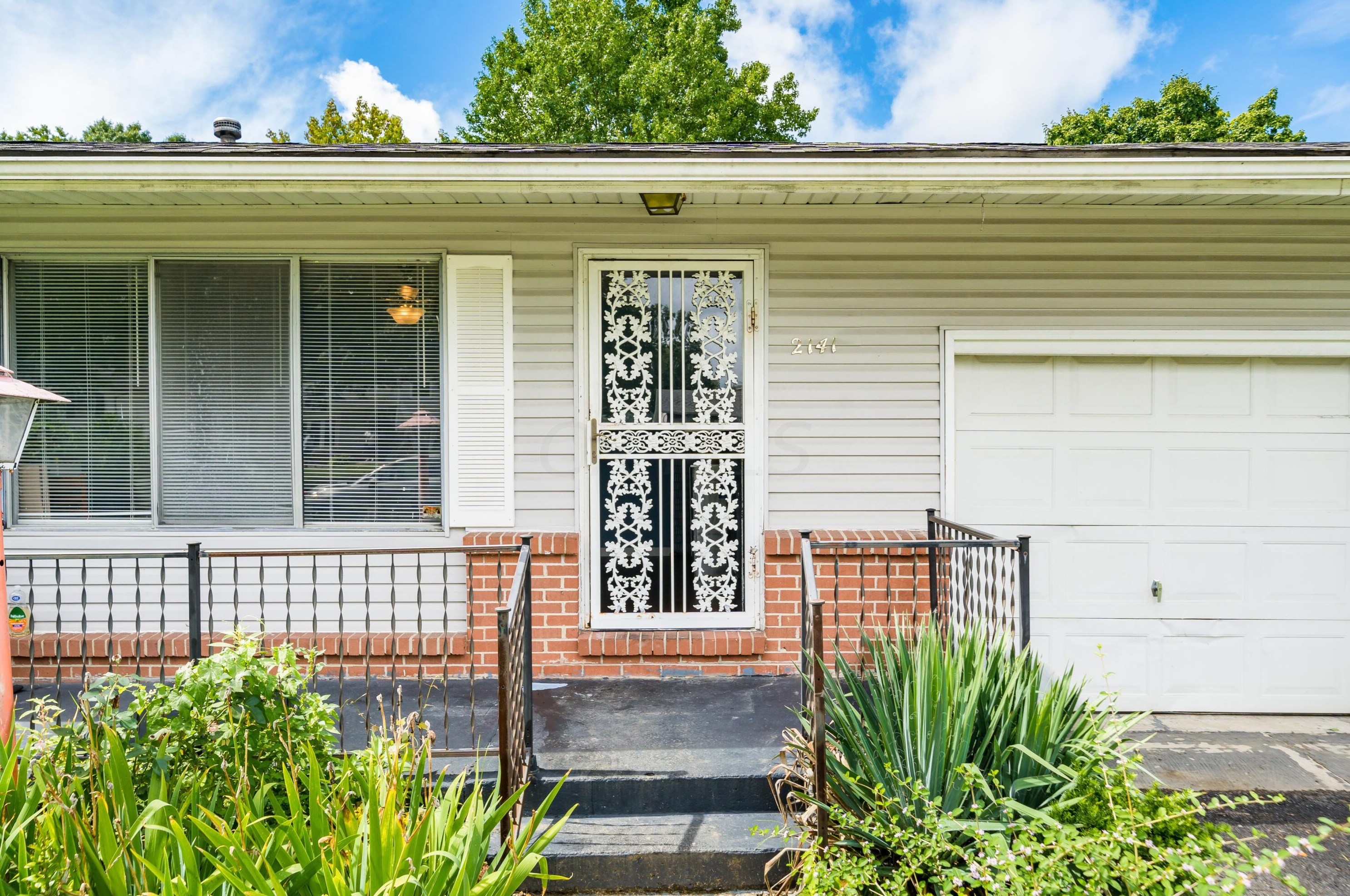 2141 Cornell St, Columbus OH  43219-3518 exterior