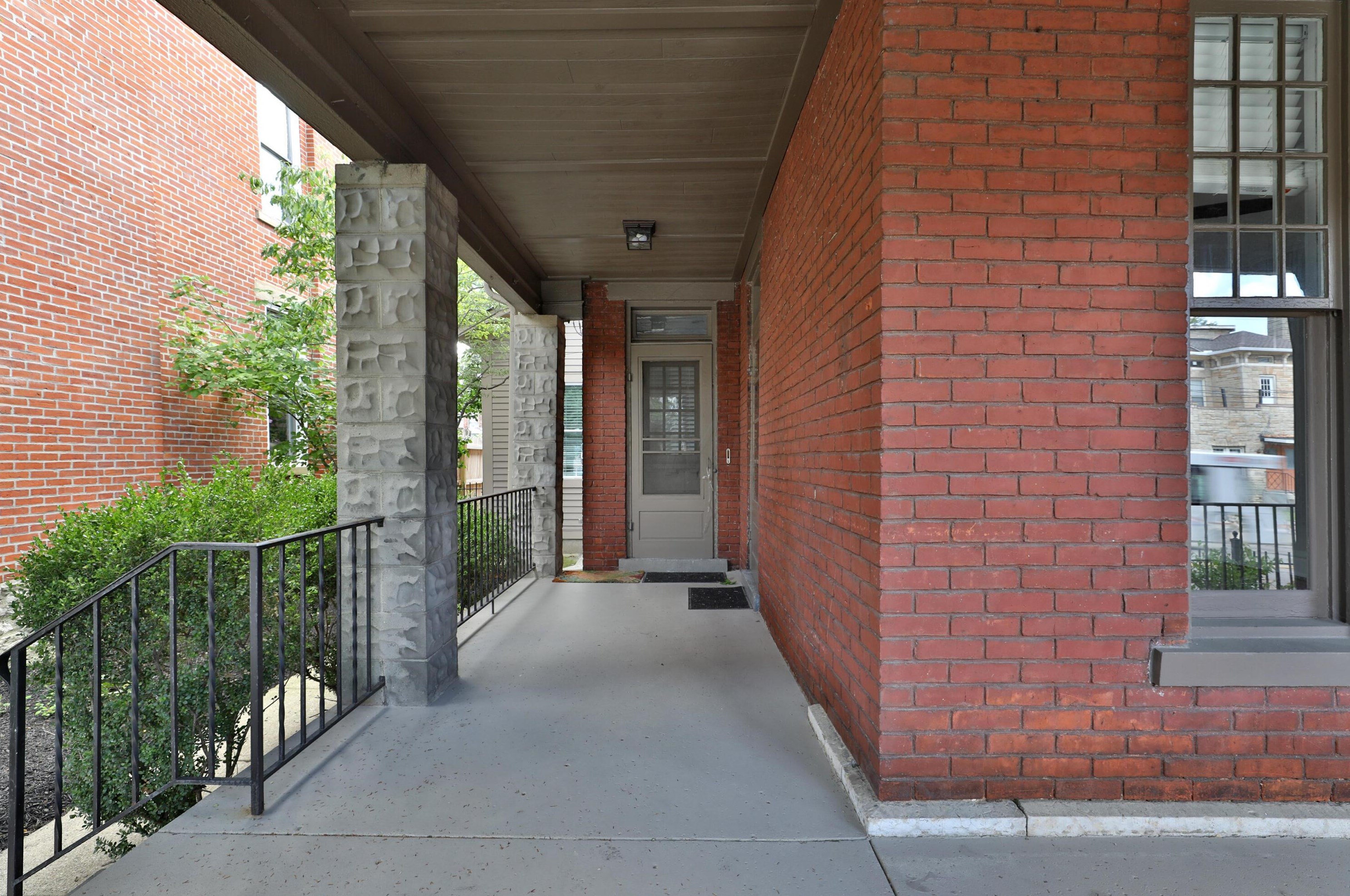 69 5th Ave, Columbus OH  43201-2809 exterior