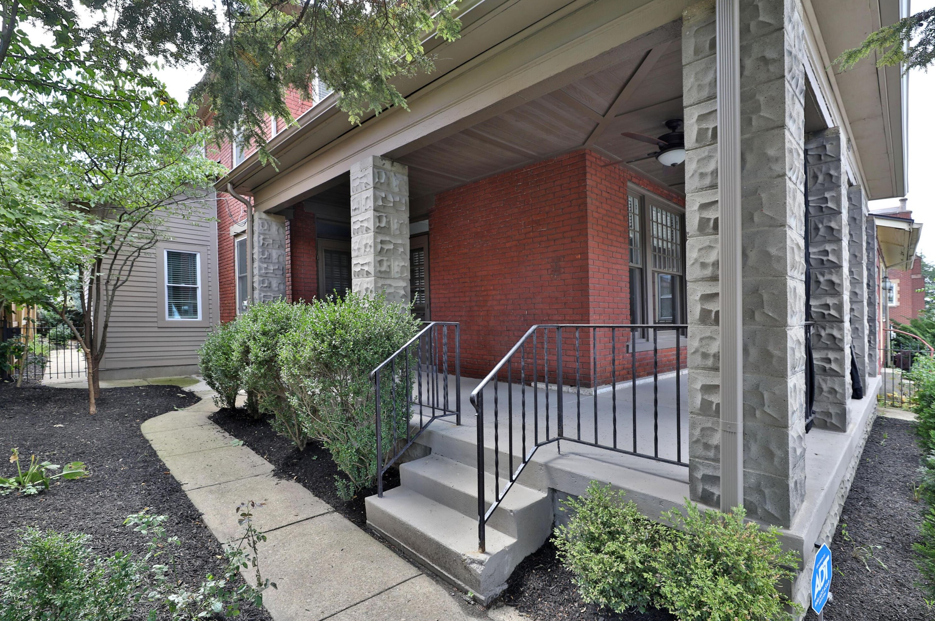 69 5th Ave, Columbus OH  43201-2809 exterior