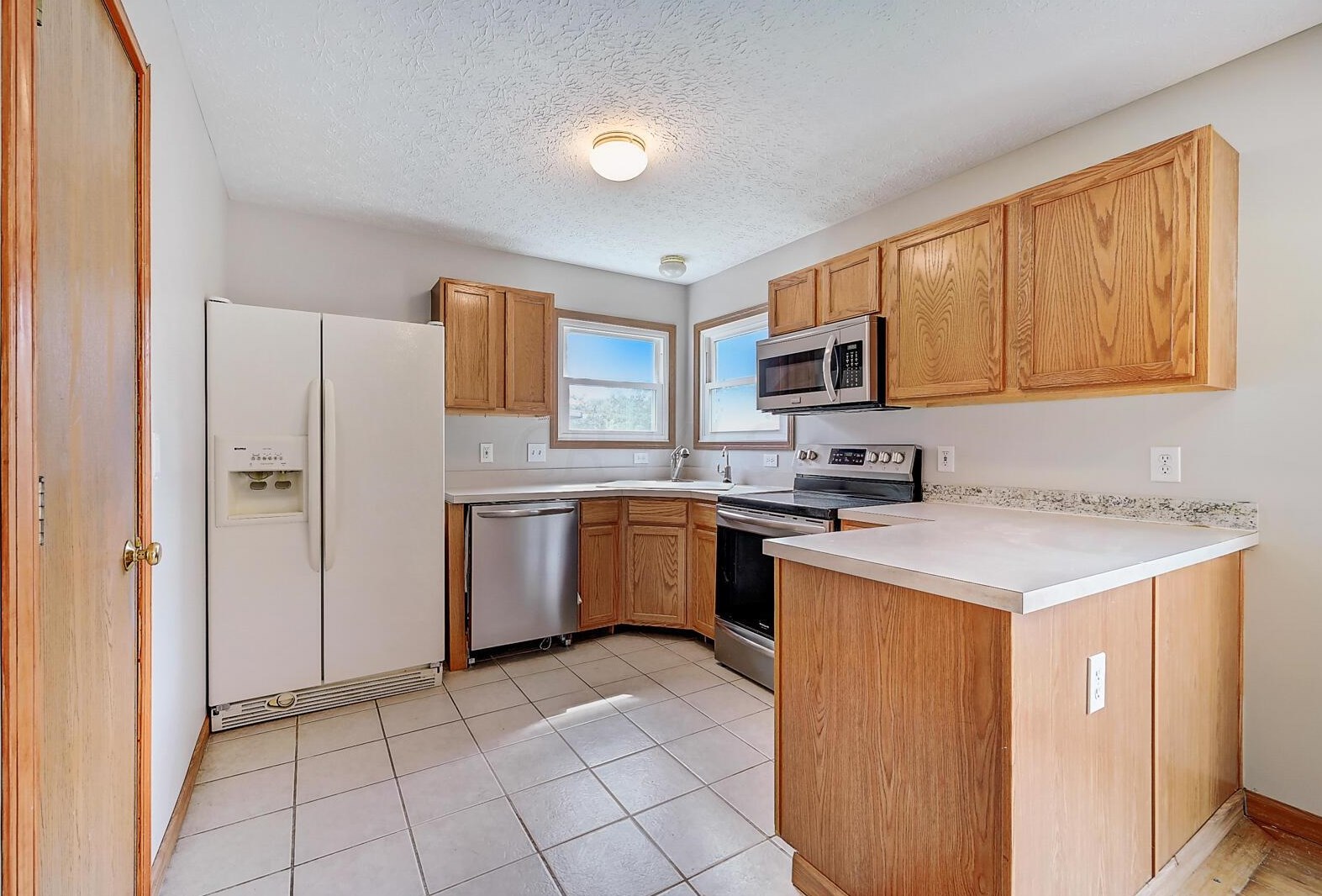 1023 Robmeyer Dr, Columbus, OH 43207-7235