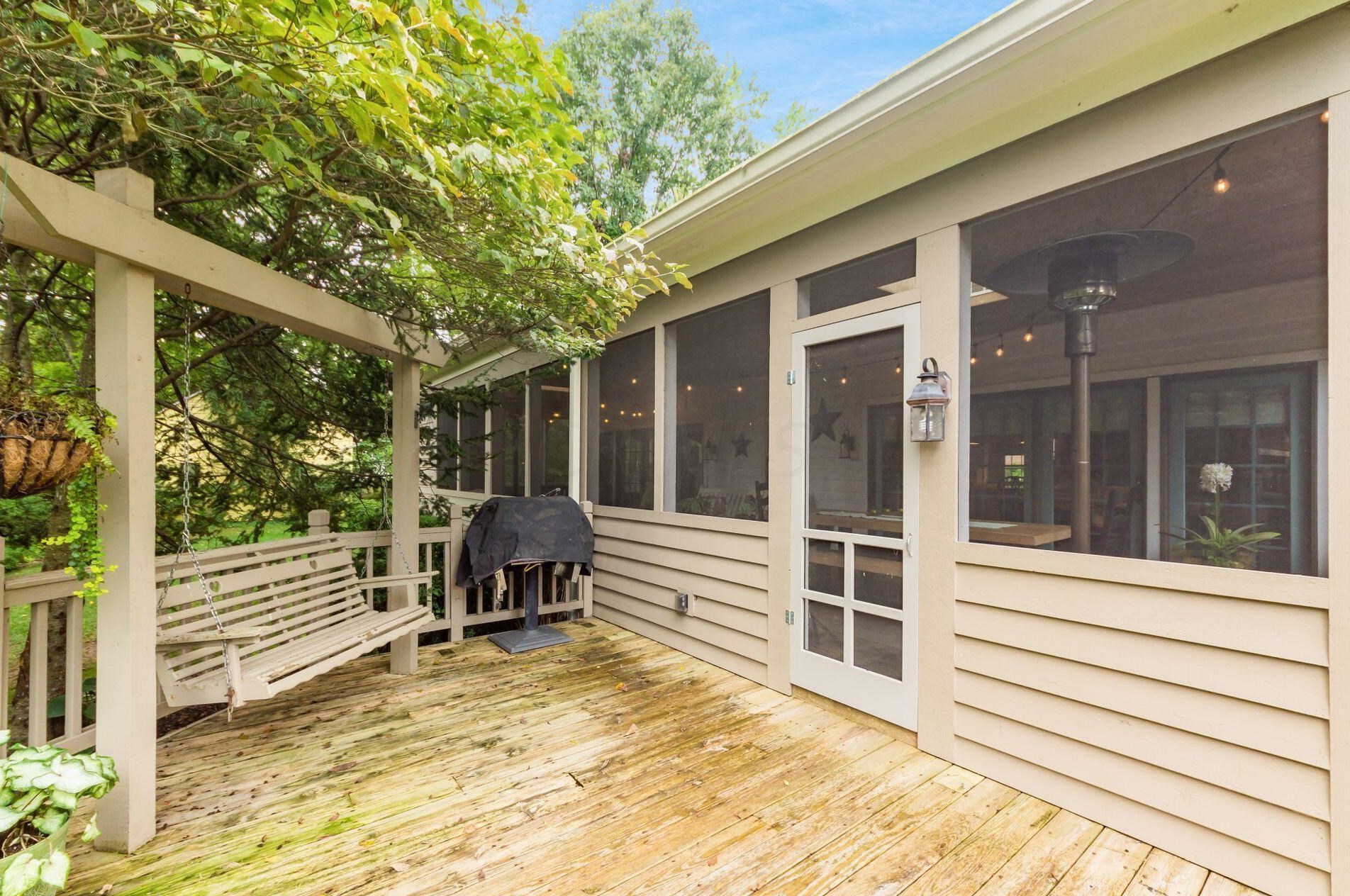 782 Hartford St, Columbus OH 43085-3113 exterior