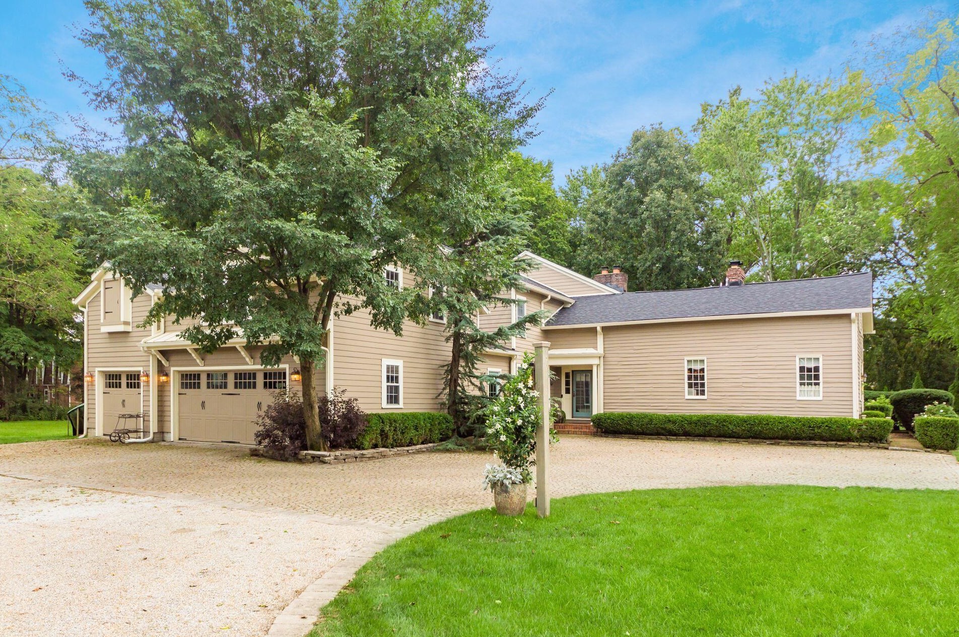 782 Hartford St, Columbus, OH 43085-3105