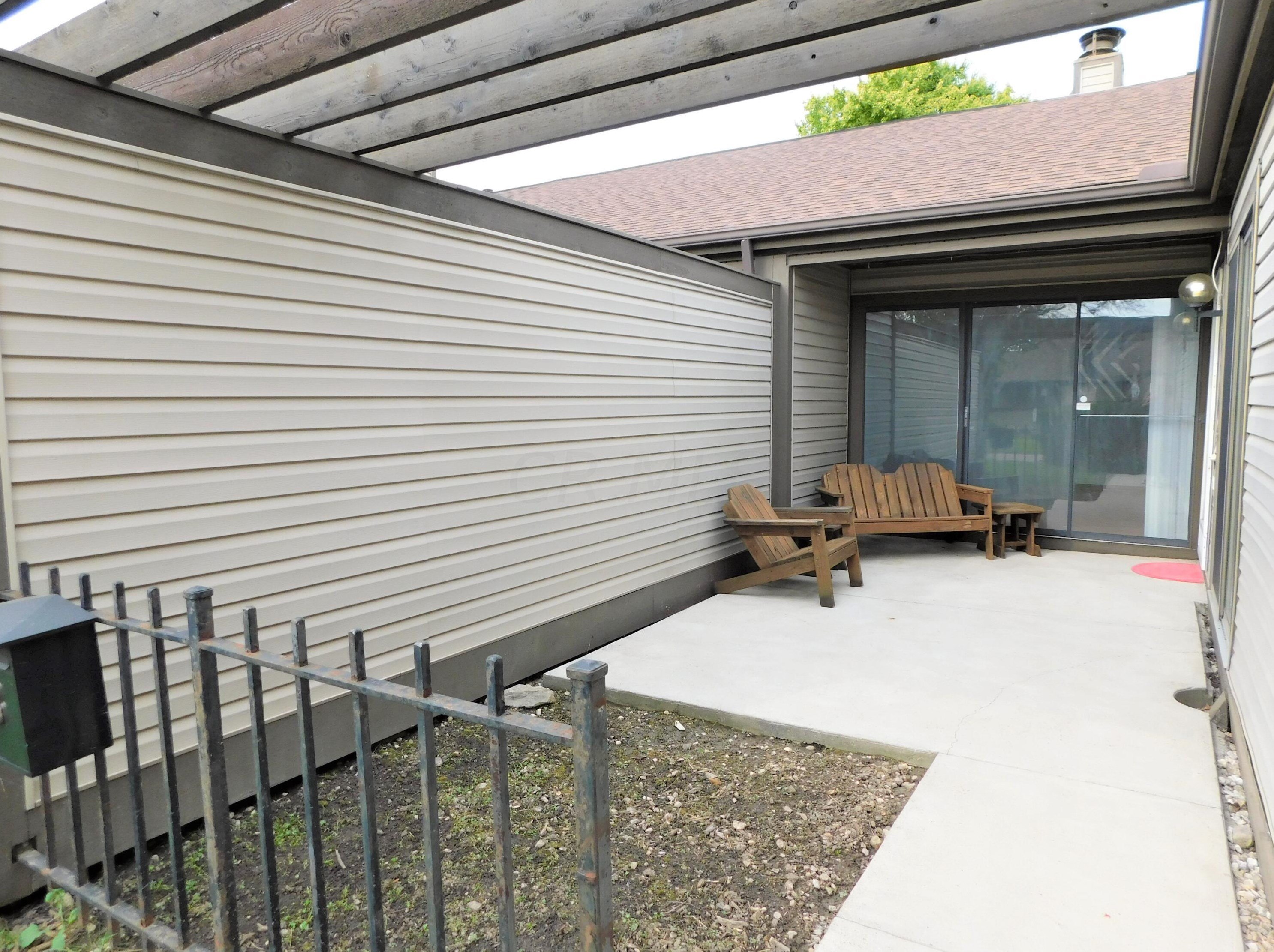 863 Westbury Ln, Columbus, OH 43228-3235