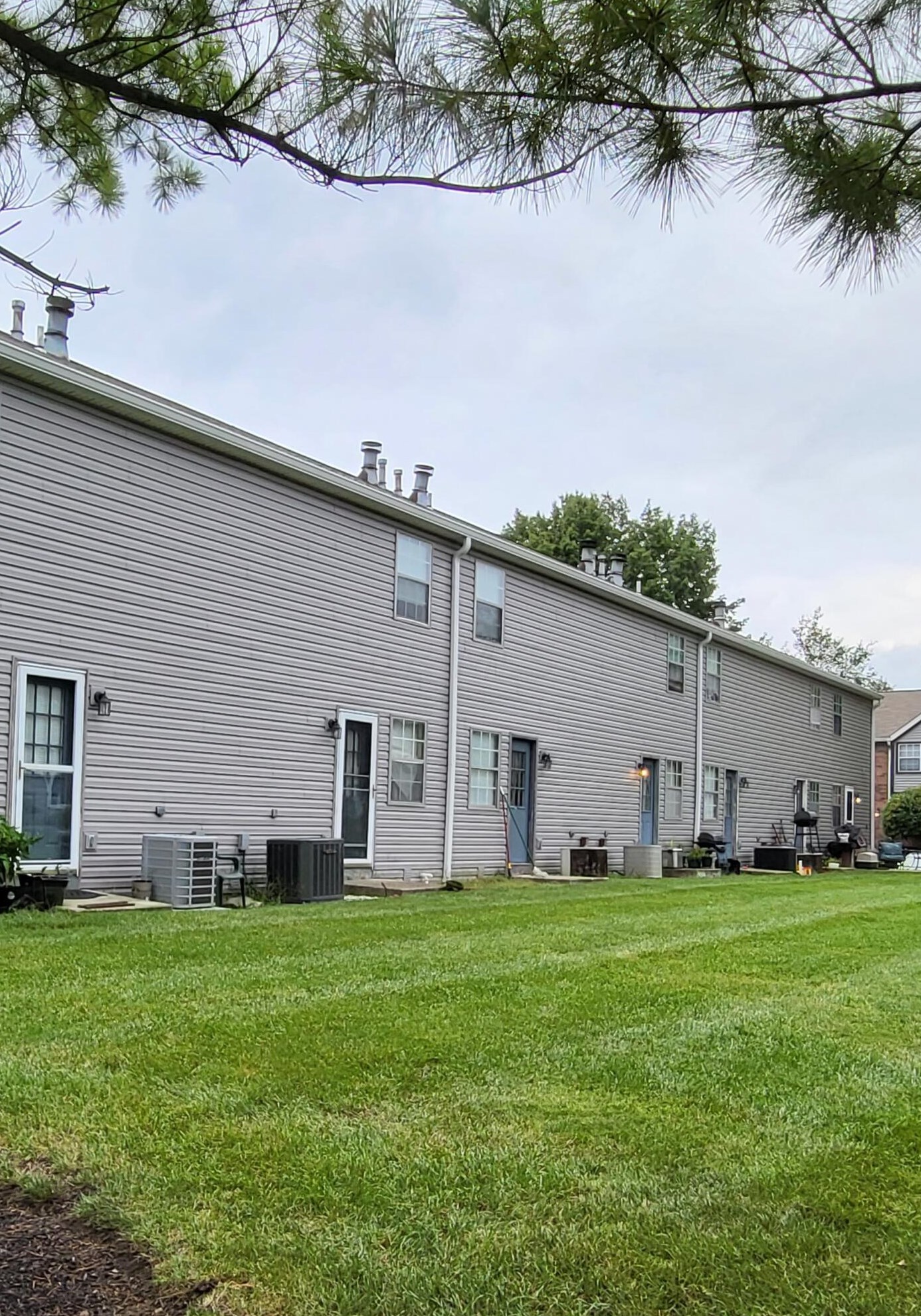2404 Hannaway Ln, Columbus, OH 43229-6803