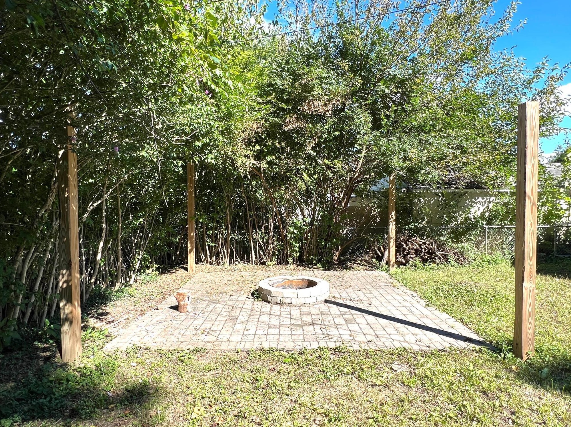 1088 Lenore Ave, Columbus OH 43224-3354 exterior