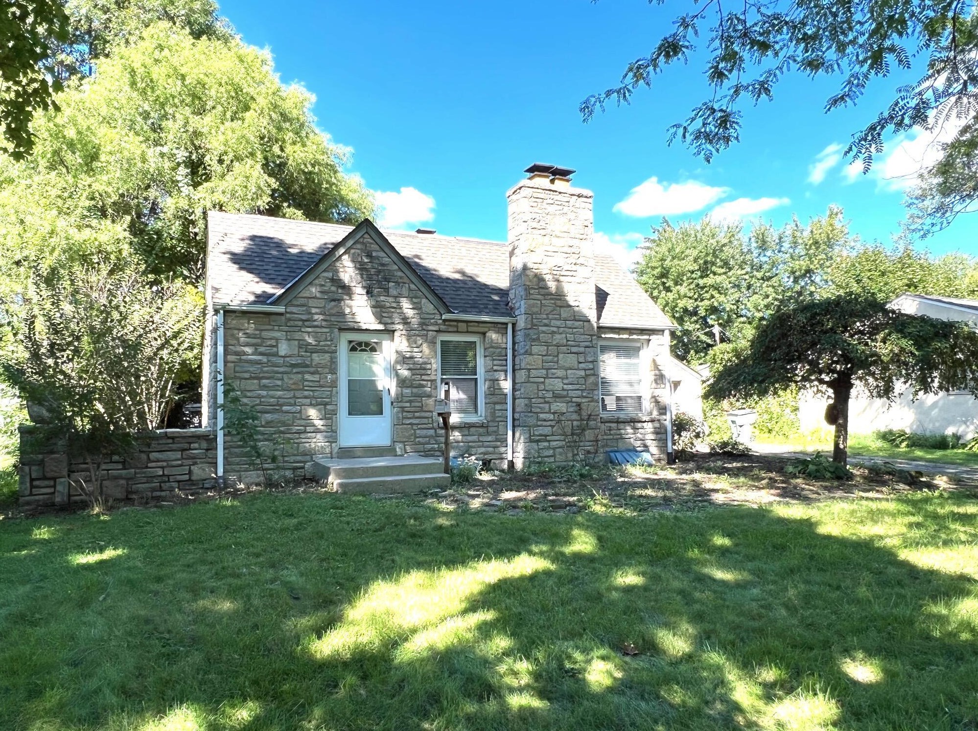 1088 Lenore Ave, Columbus, OH 43224-3354
