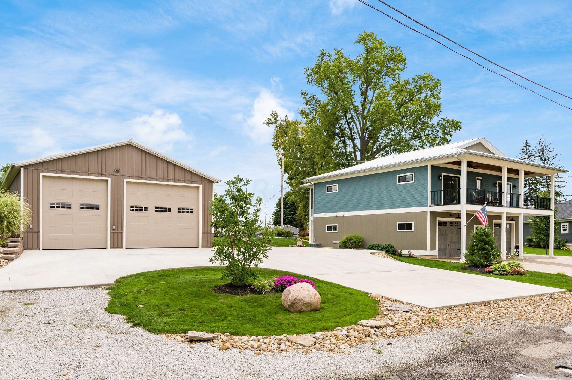 140 Lakeview Dr, Buckeye Lake, OH 43008-7842