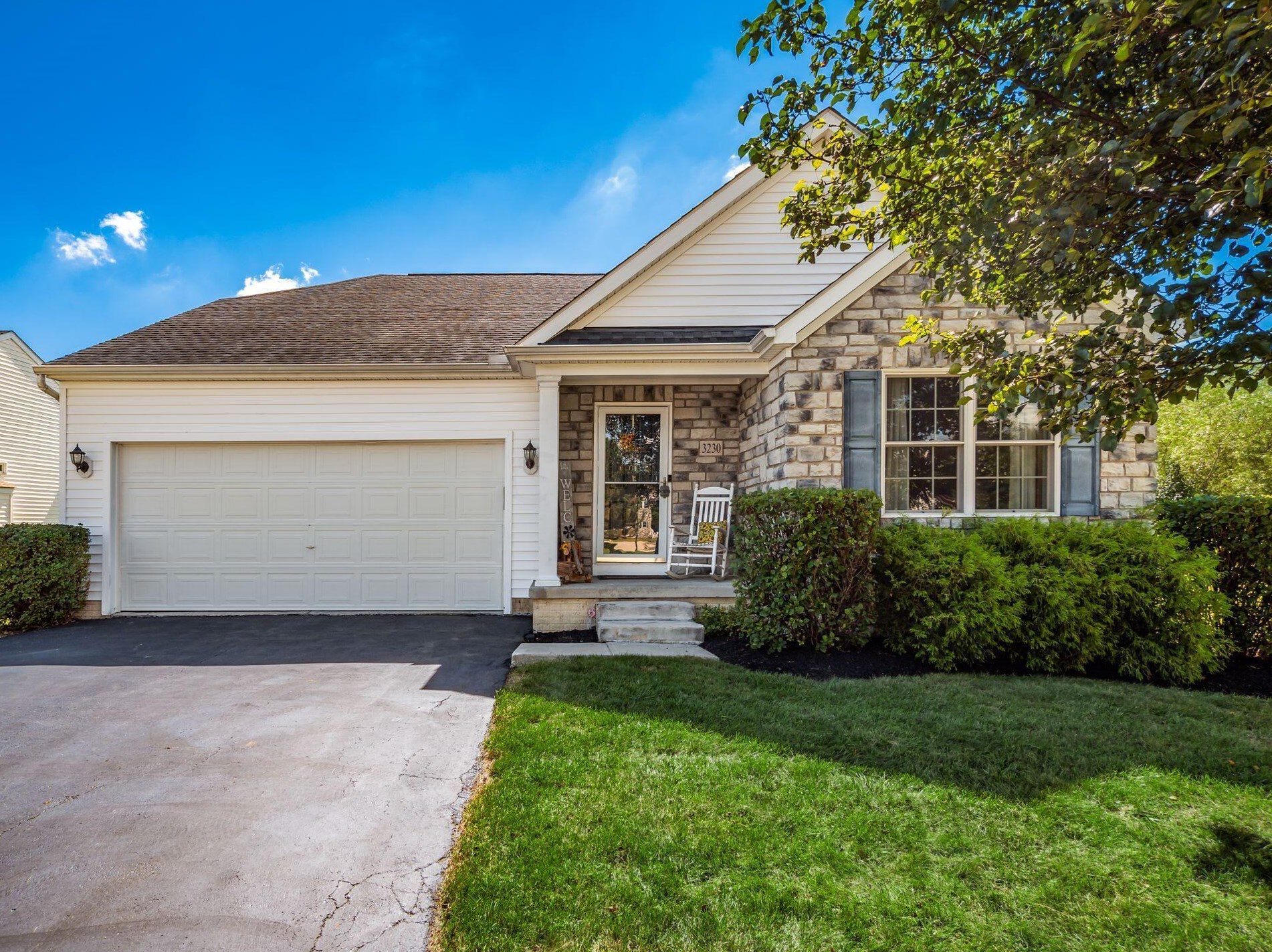3230 Weeping Spruce Dr, Darbydale, OH 43123