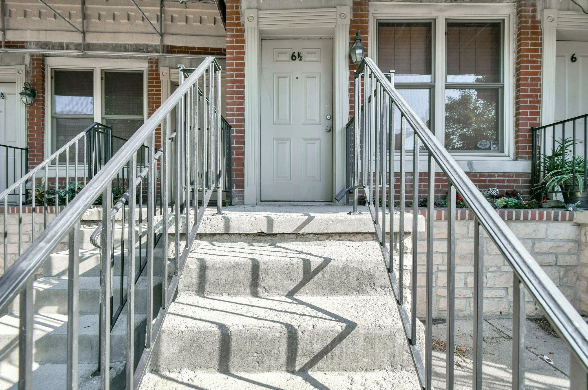 6 Clark Pl, Columbus, OH 43201-2457