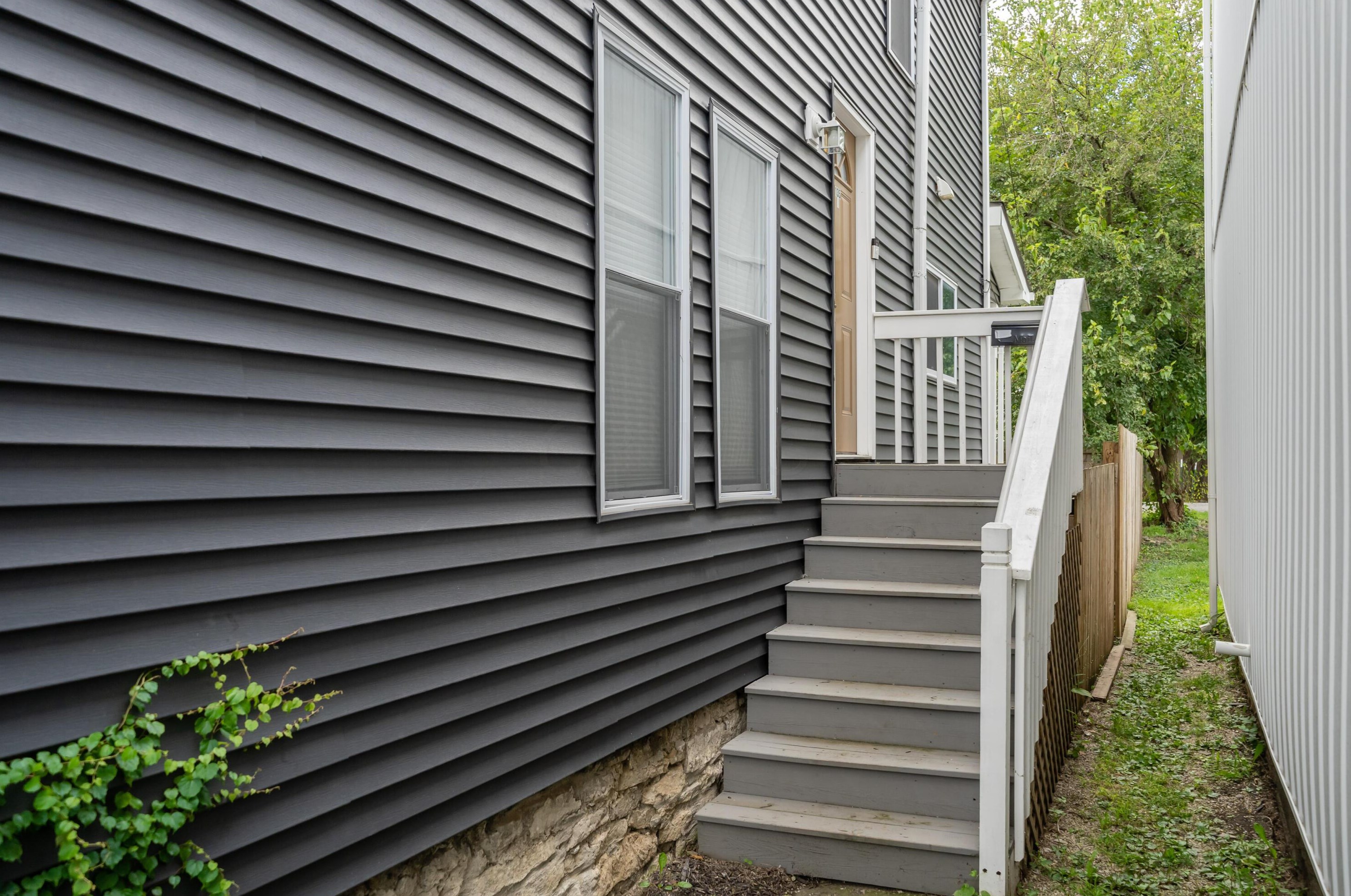 135 Avondale Ave, Columbus, OH 43222-1413