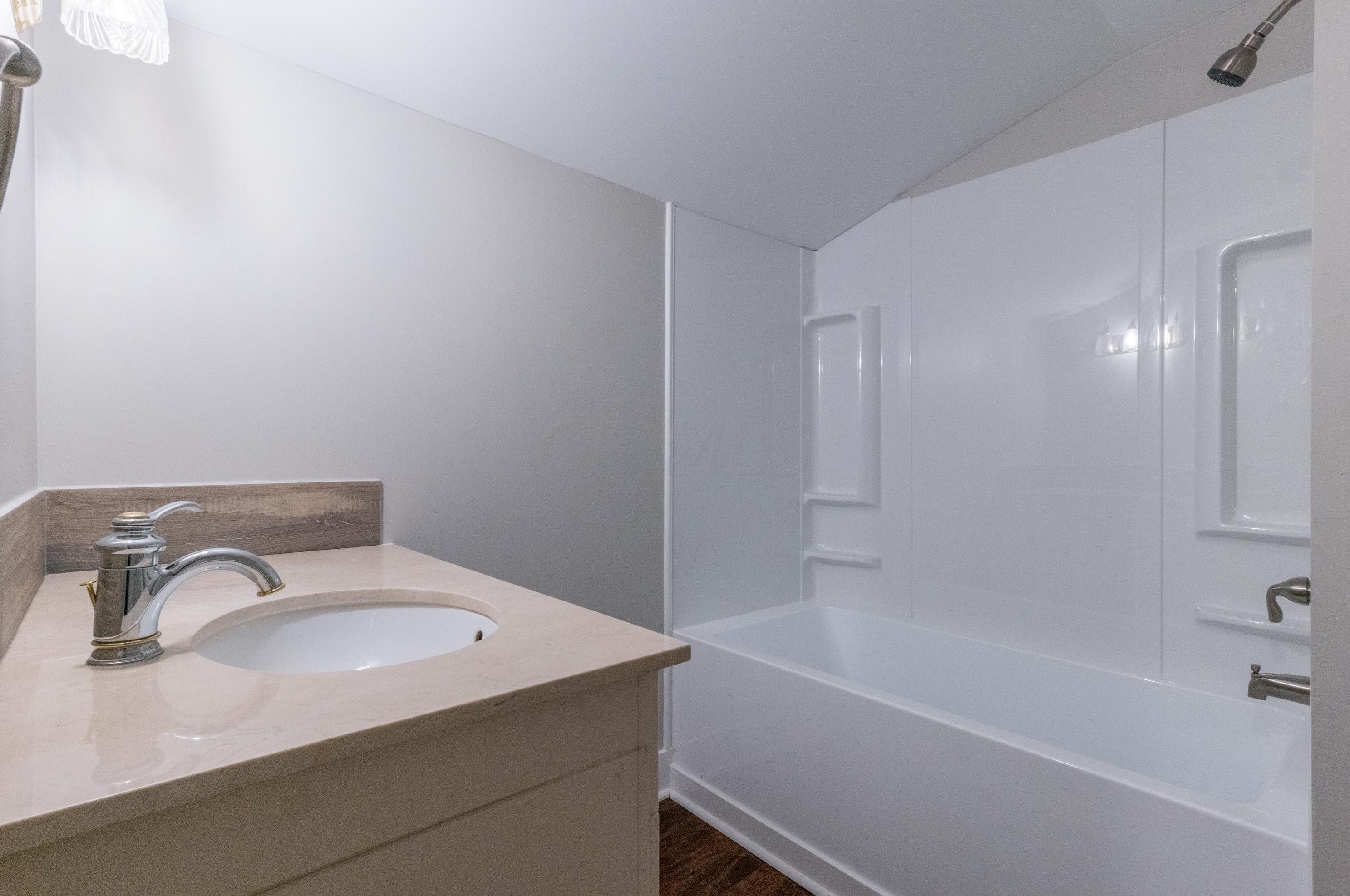 1860 Richmond Rd, Columbus OH 43223-3213 exterior