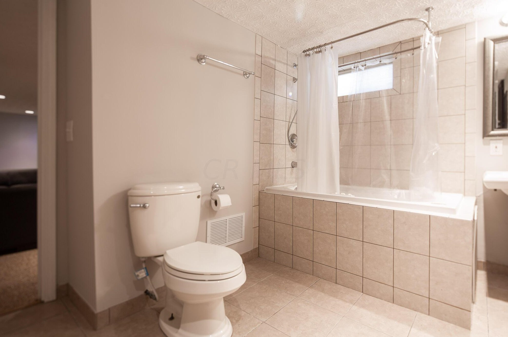 697 Grandon Ave, Columbus OH 43209-2528 exterior