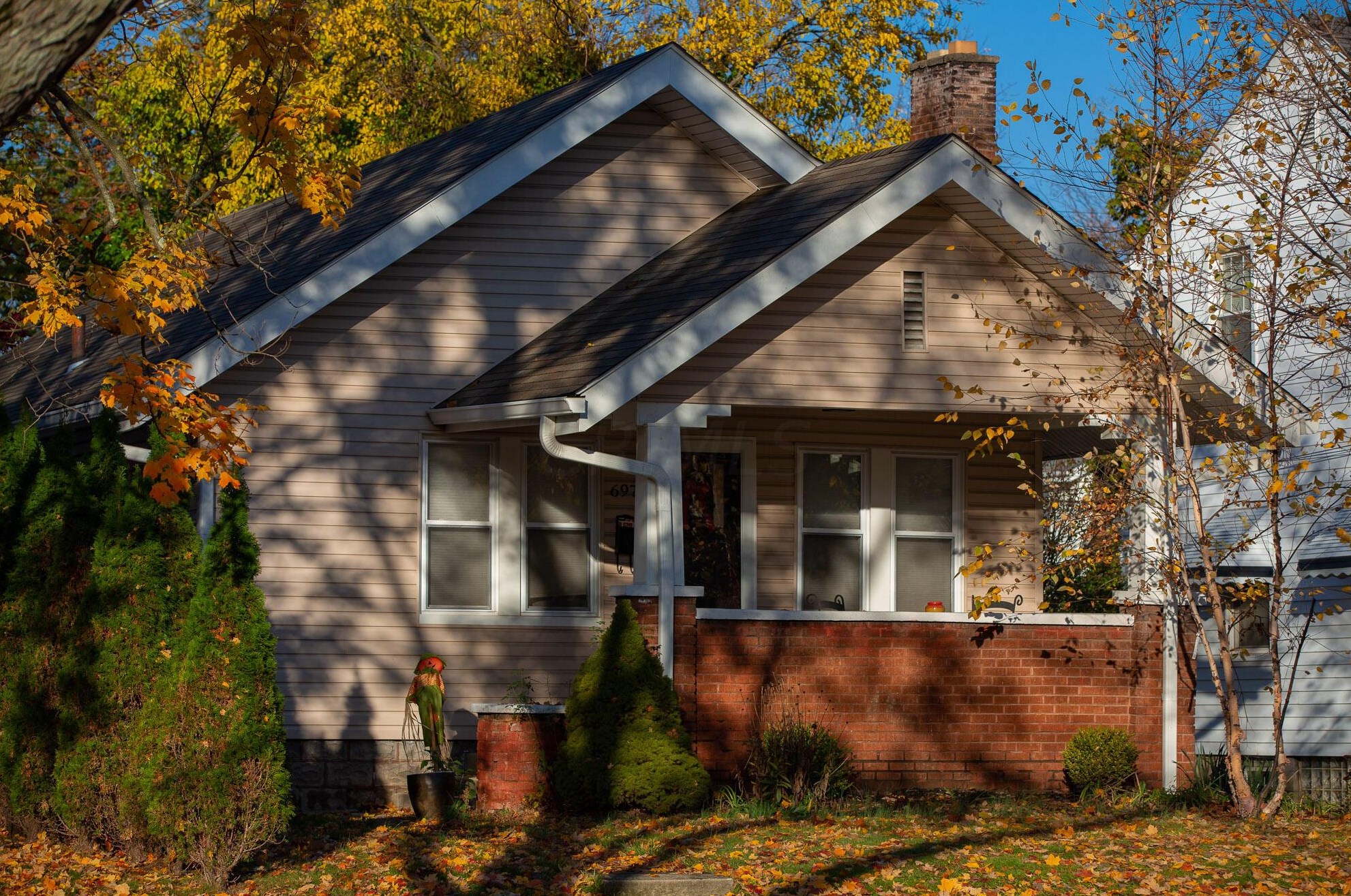 697 Grandon Ave, Columbus OH 43209-2528 exterior