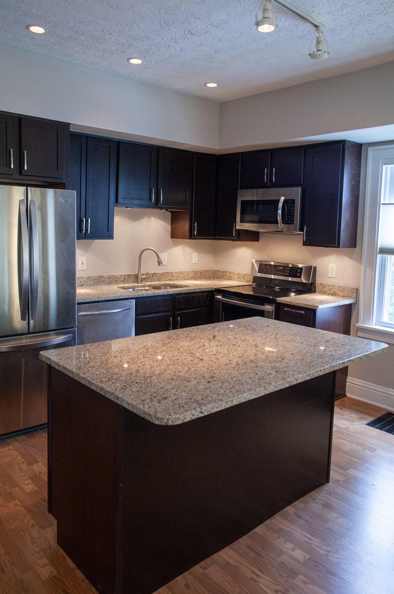 697 Grandon Ave, Columbus OH 43209-2528 exterior