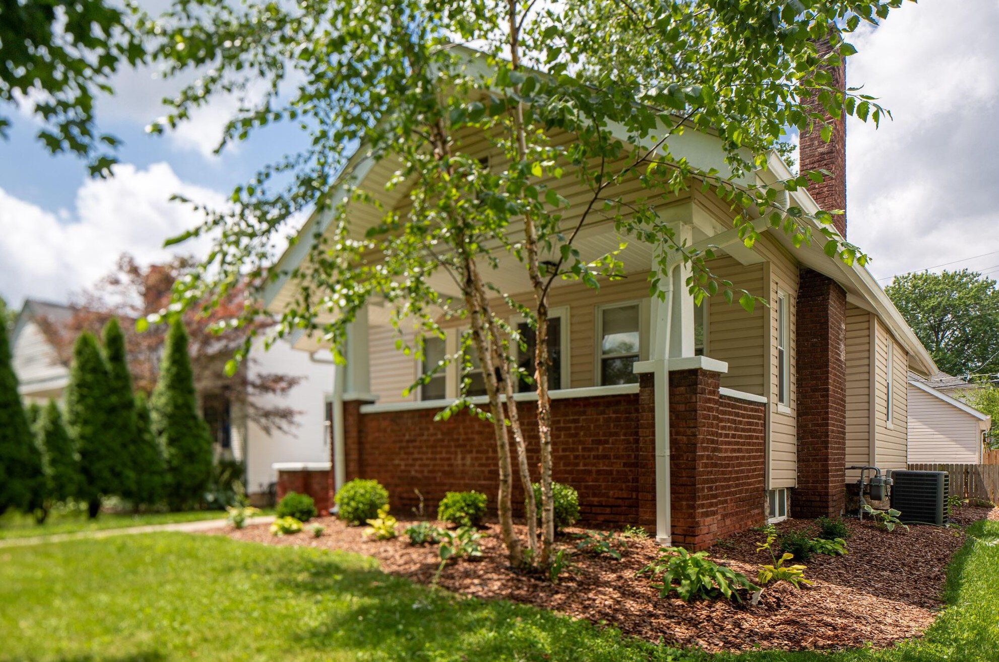 697 Grandon Ave, Columbus, OH 43209-2526