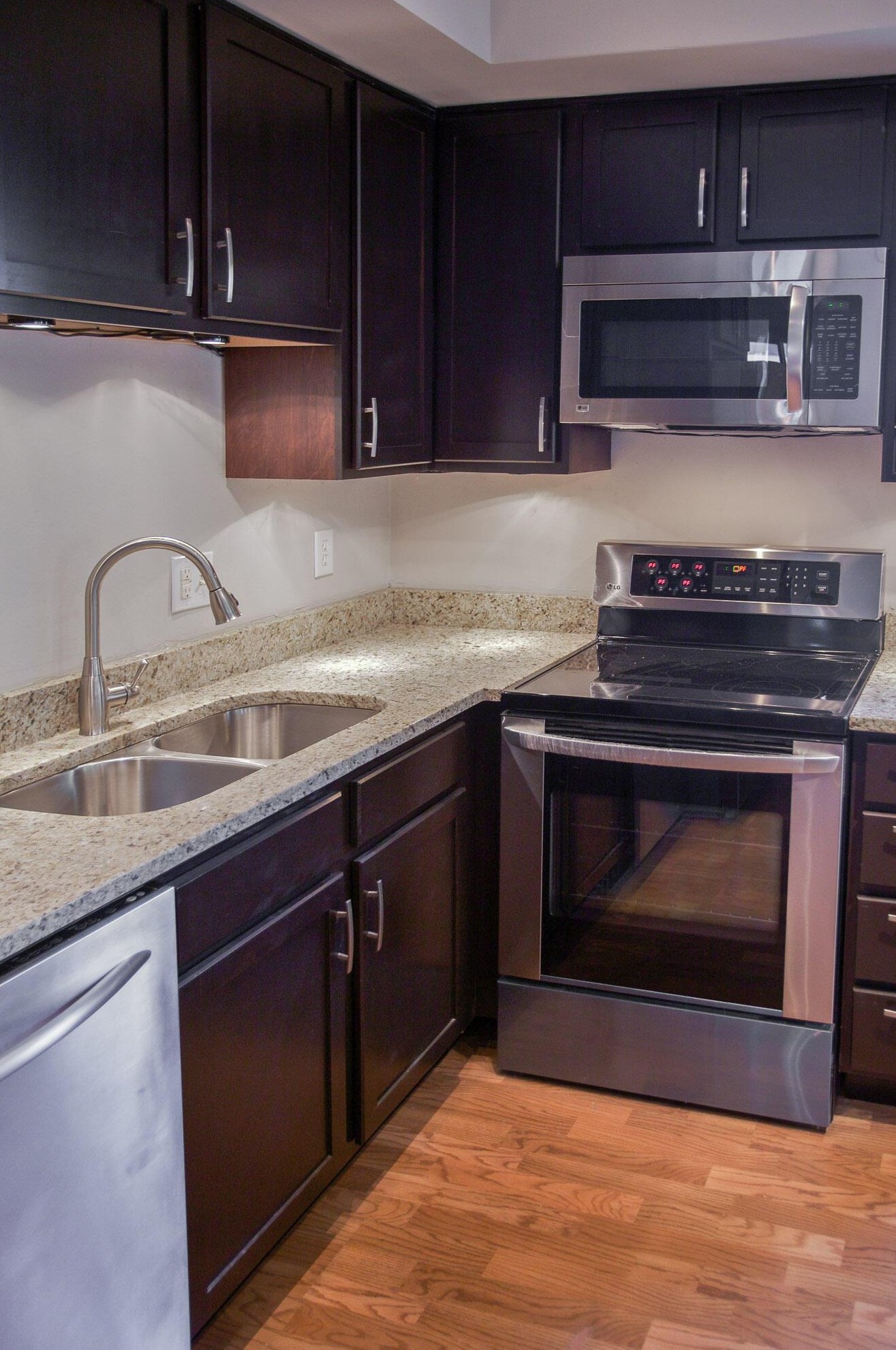 697 Grandon Ave, Columbus OH 43209-2528 exterior