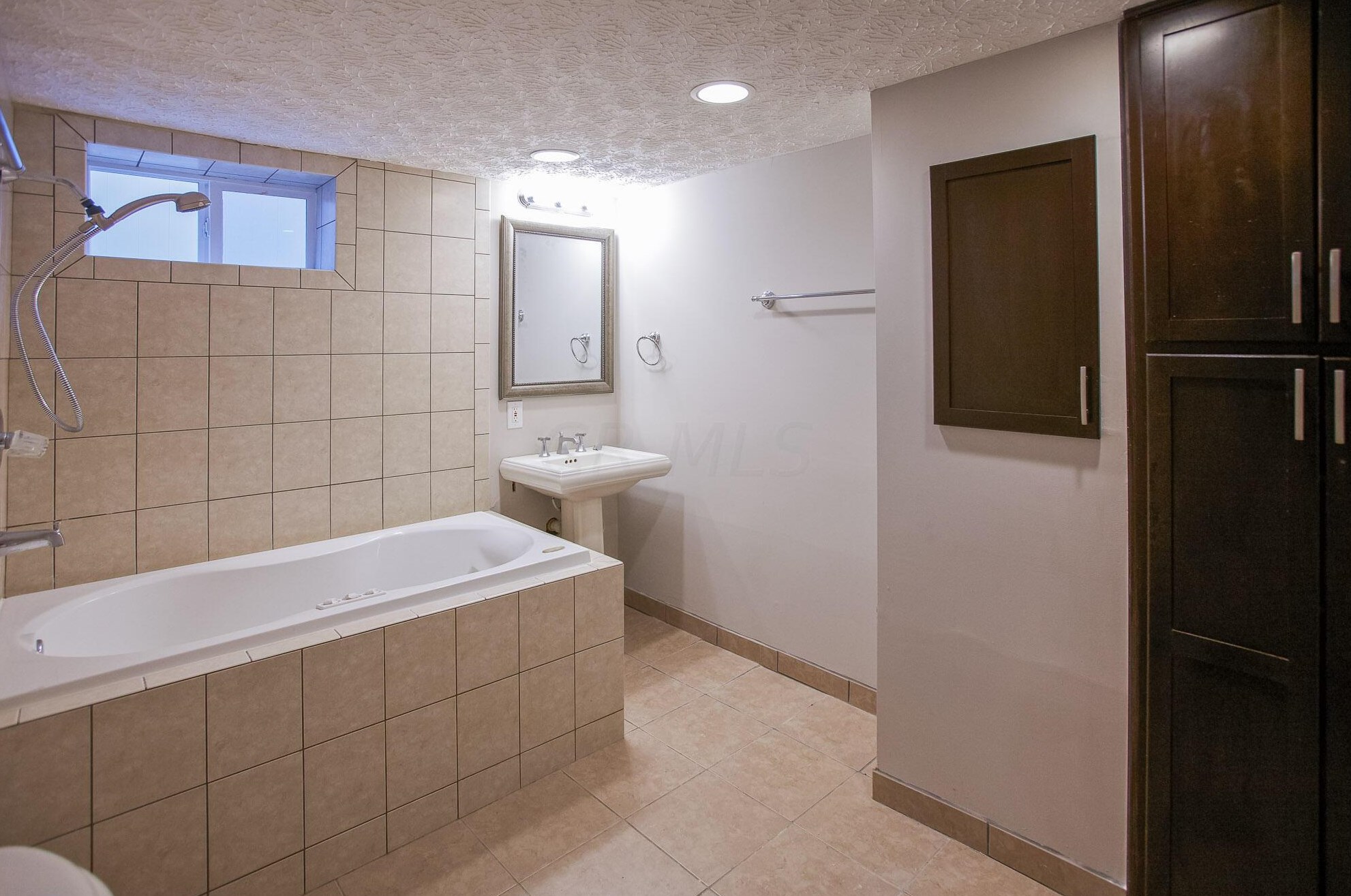 697 Grandon Ave, Columbus OH 43209-2528 exterior