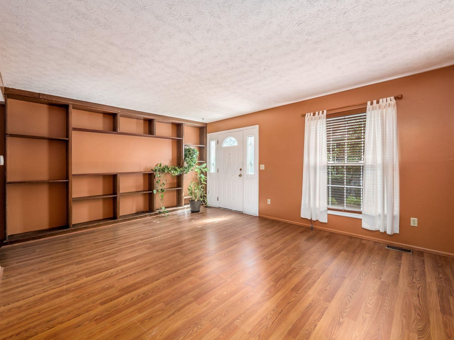 484 Clairbrook Ave, Columbus OH 43228-2536 exterior