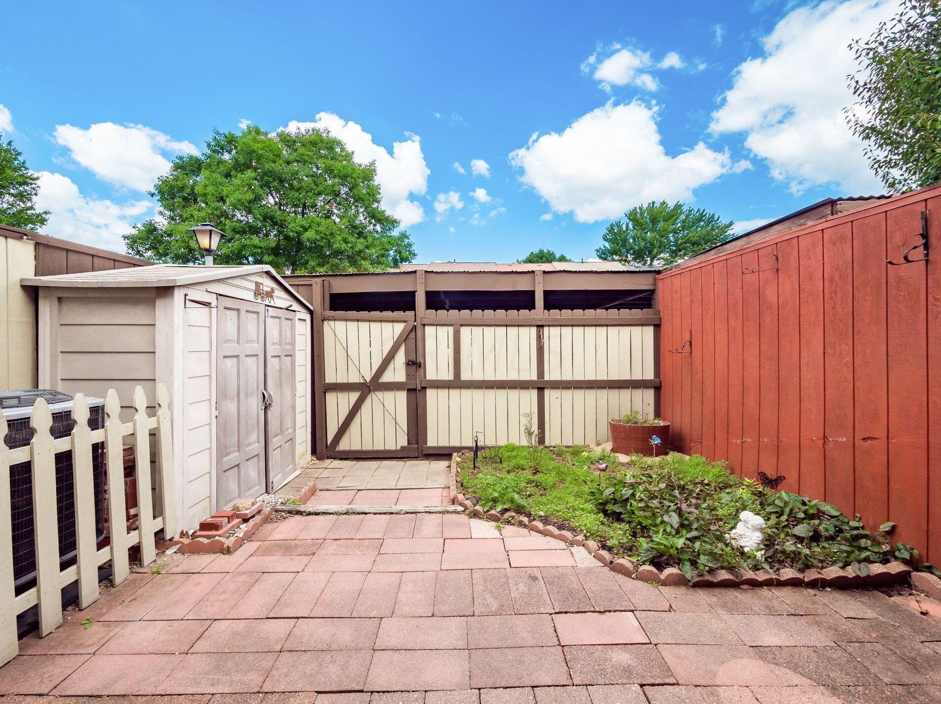 484 Clairbrook Ave, Columbus OH 43228-2536 exterior