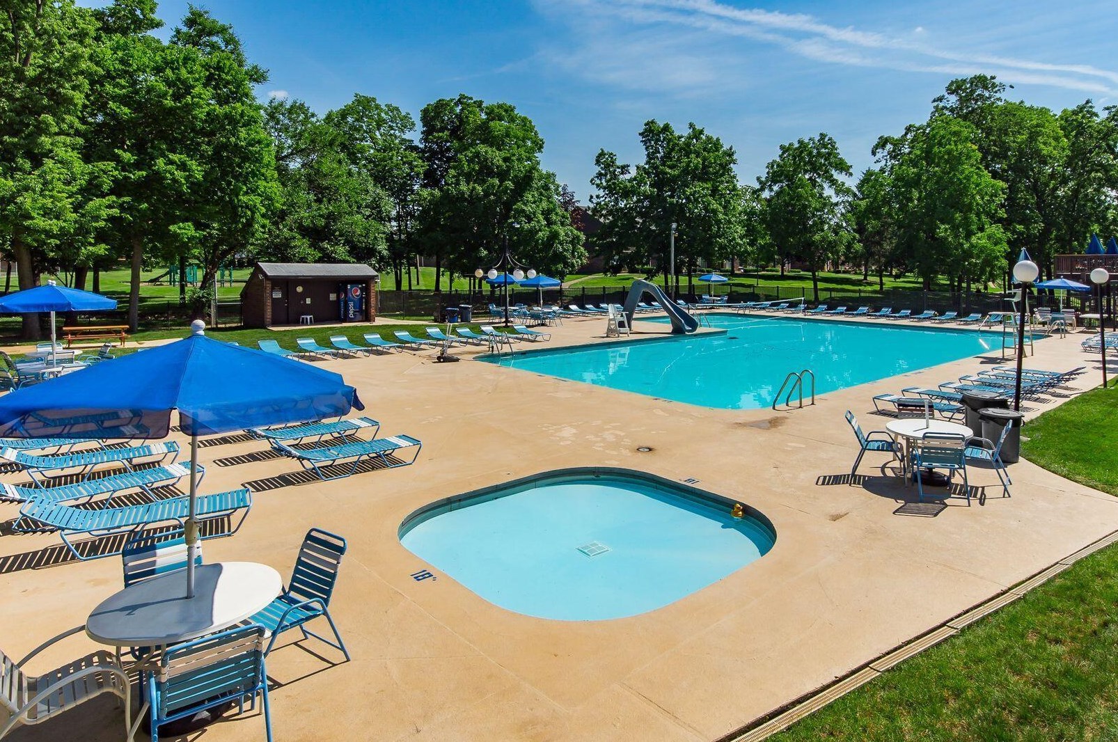 484 Clairbrook Ave, Columbus OH 43228-2536 exterior