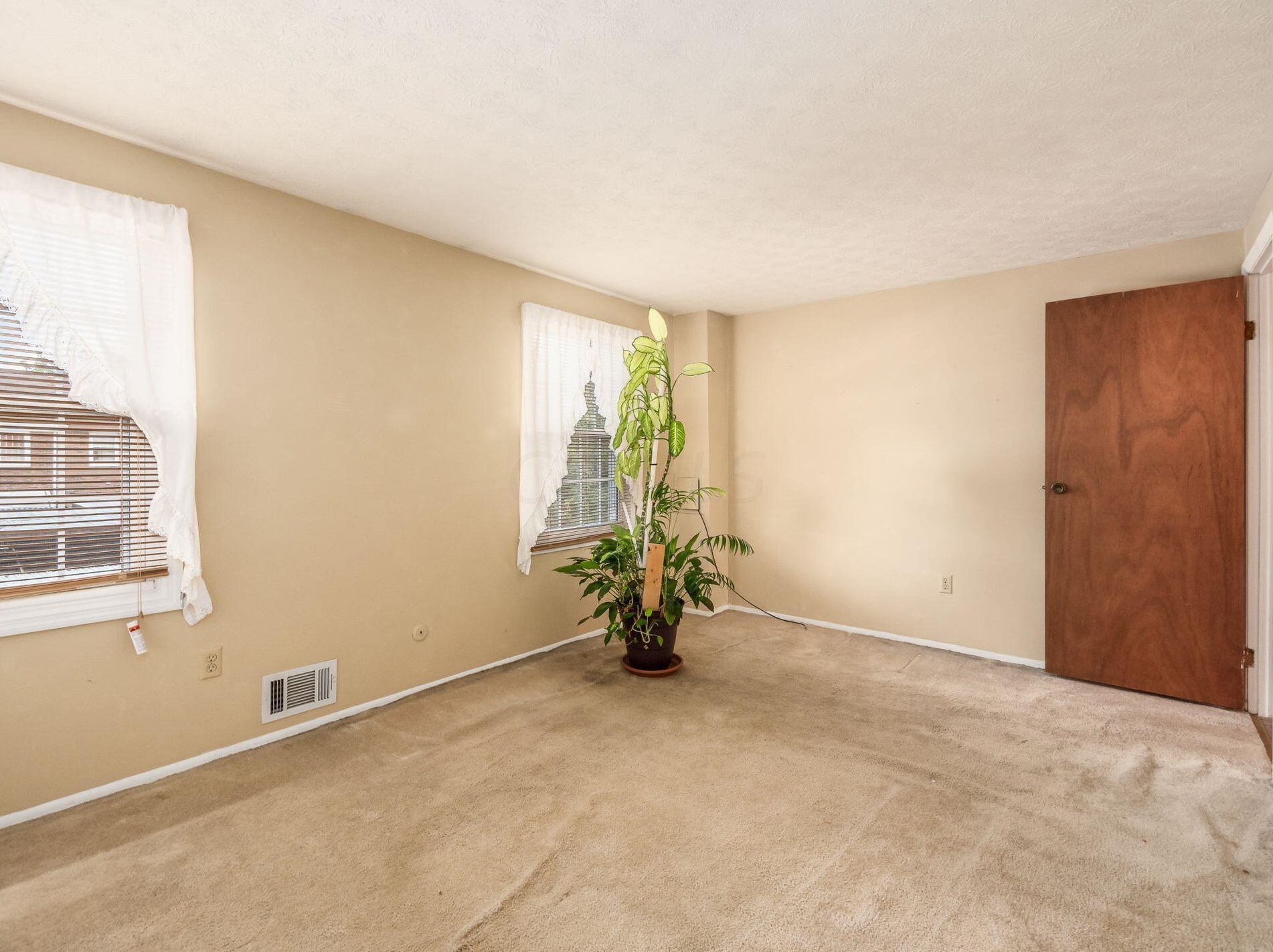 484 Clairbrook Ave, Columbus OH 43228-2536 exterior