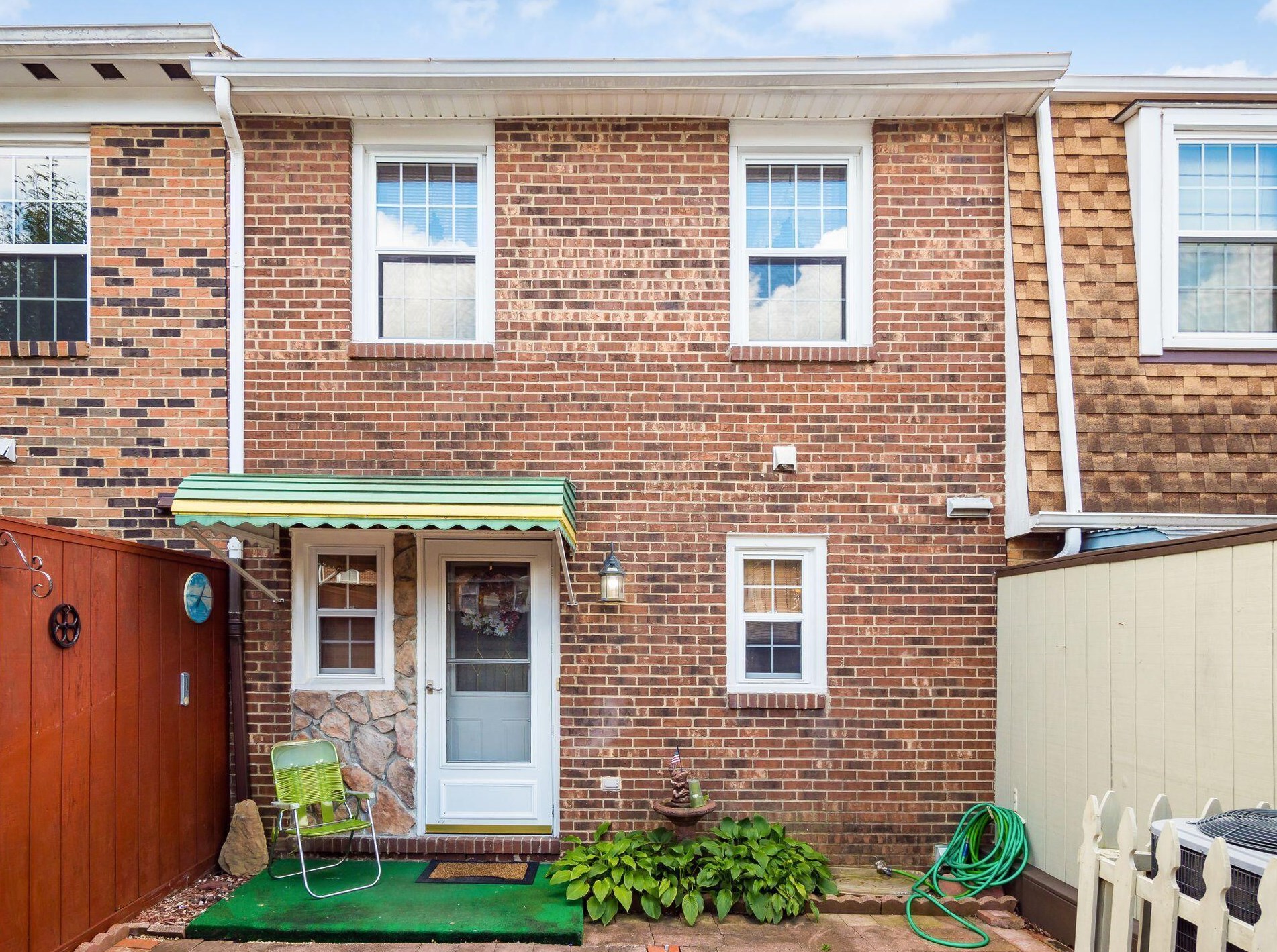 484 Clairbrook Ave, Columbus OH 43228-2536 exterior