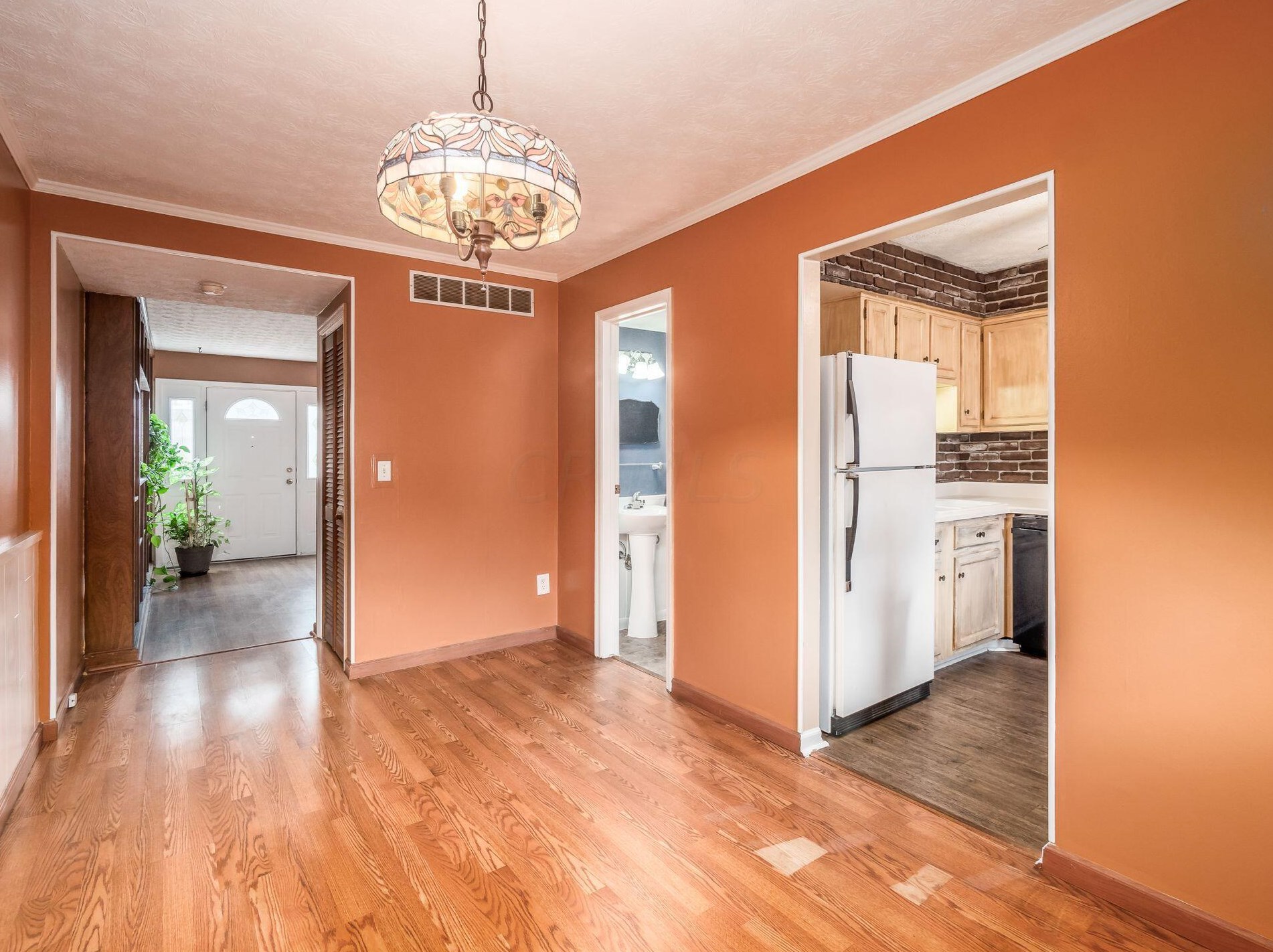 484 Clairbrook Ave, Columbus OH 43228-2536 exterior