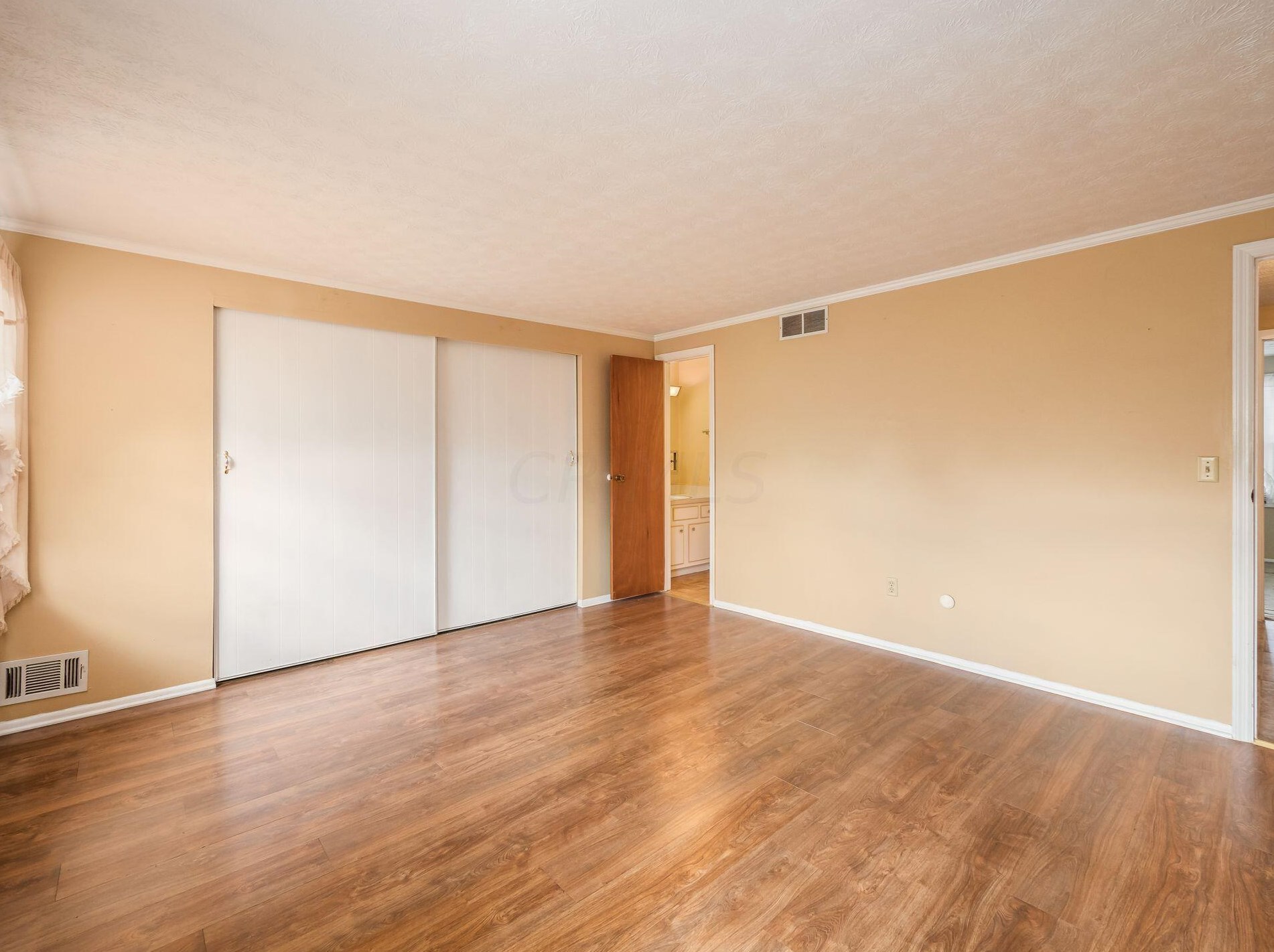 484 Clairbrook Ave, Columbus OH 43228-2536 exterior