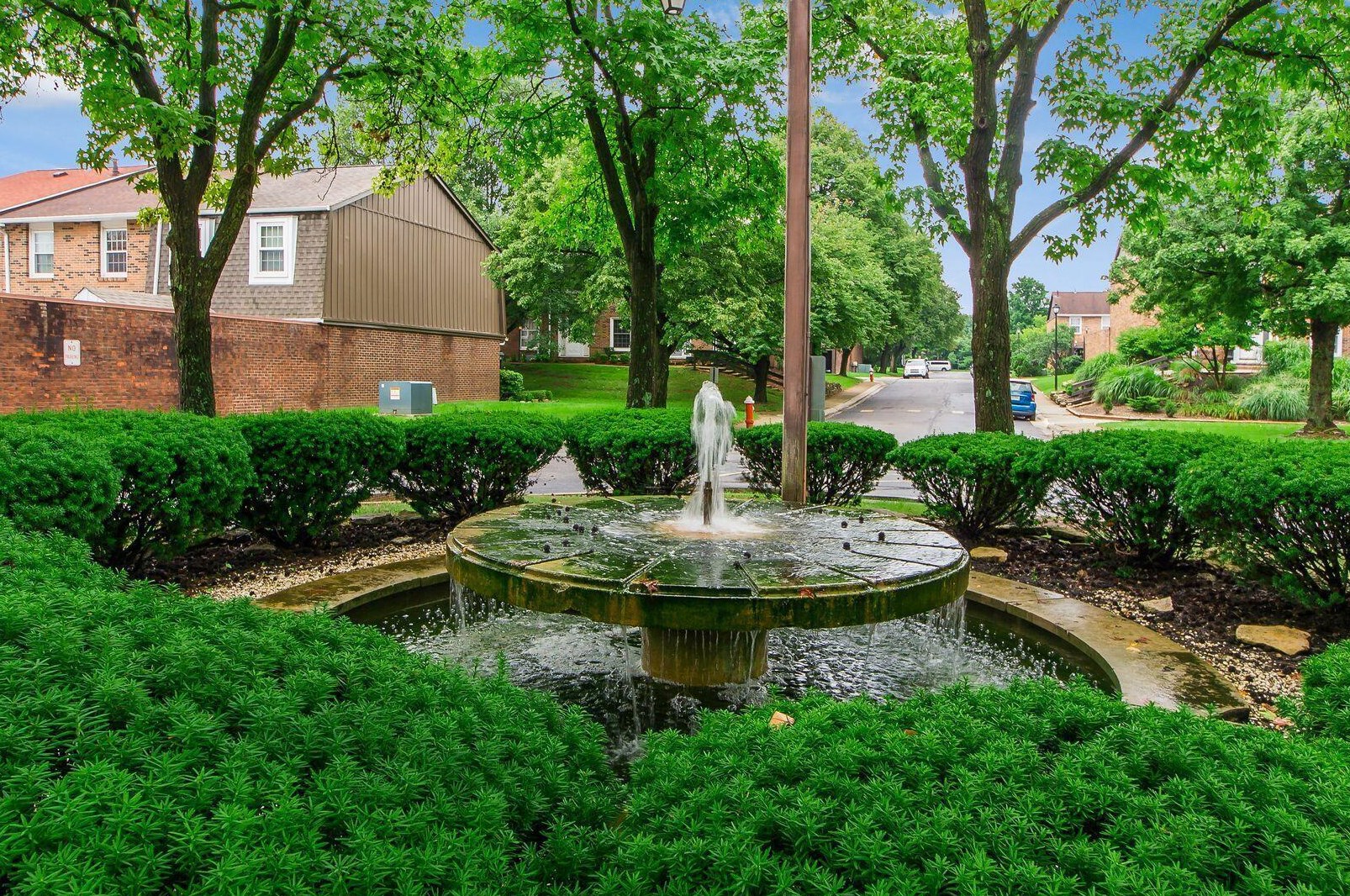 484 Clairbrook Ave, Columbus OH 43228-2536 exterior