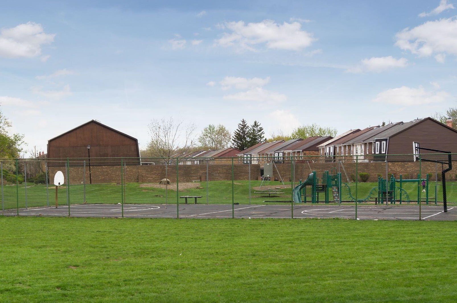 484 Clairbrook Ave, Columbus OH 43228-2536 exterior