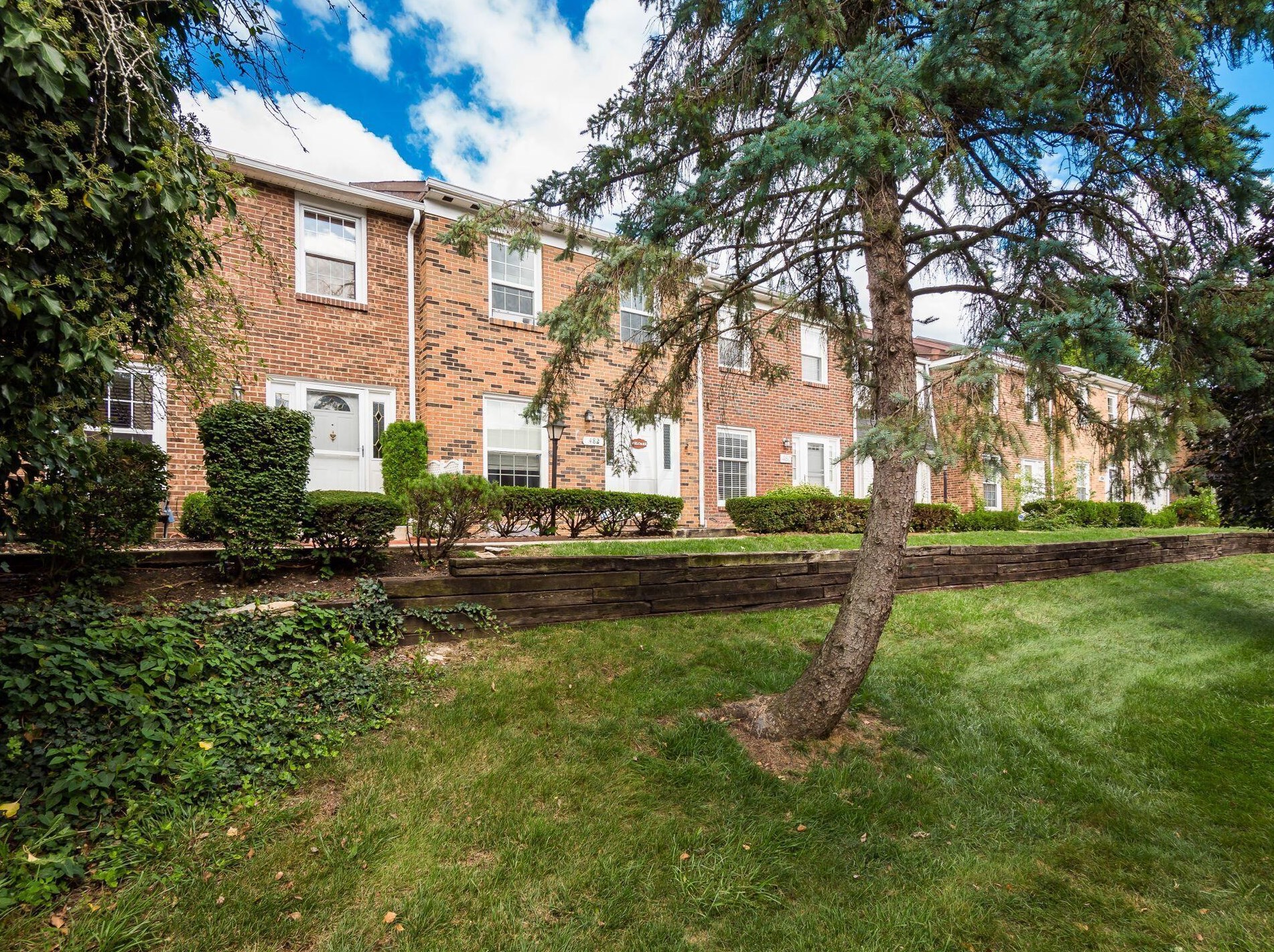 484 Clairbrook Ave, Columbus OH 43228-2536 exterior