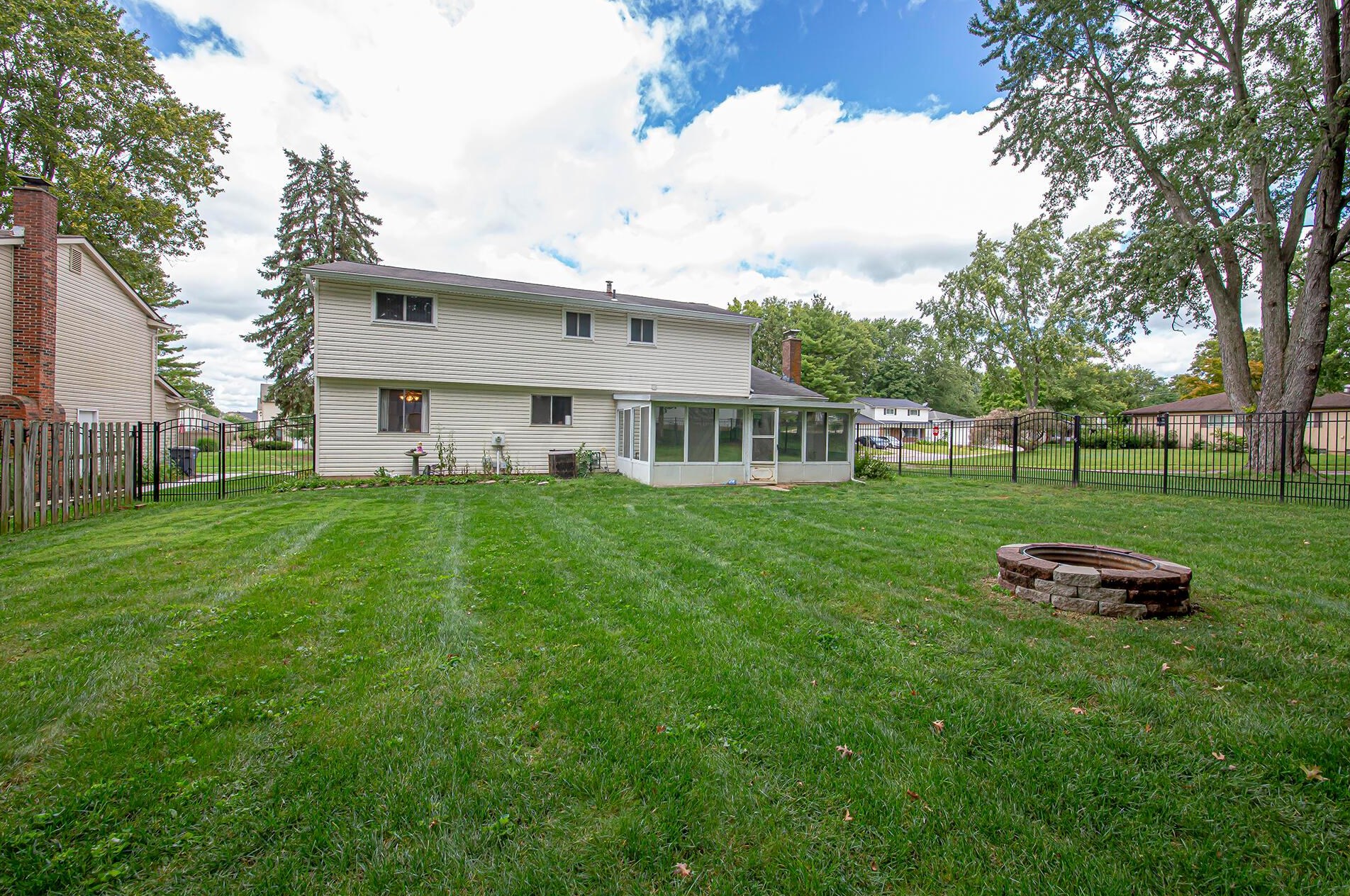 180 Landover Rd, Columbus OH 43230-3130 exterior