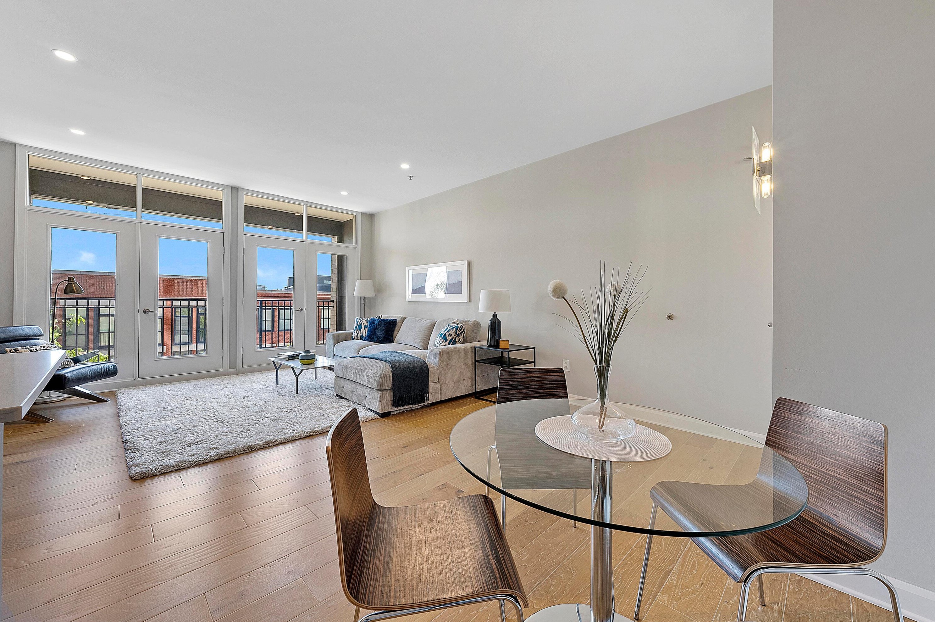 825 4th St, Columbus OH 43215-1862 exterior