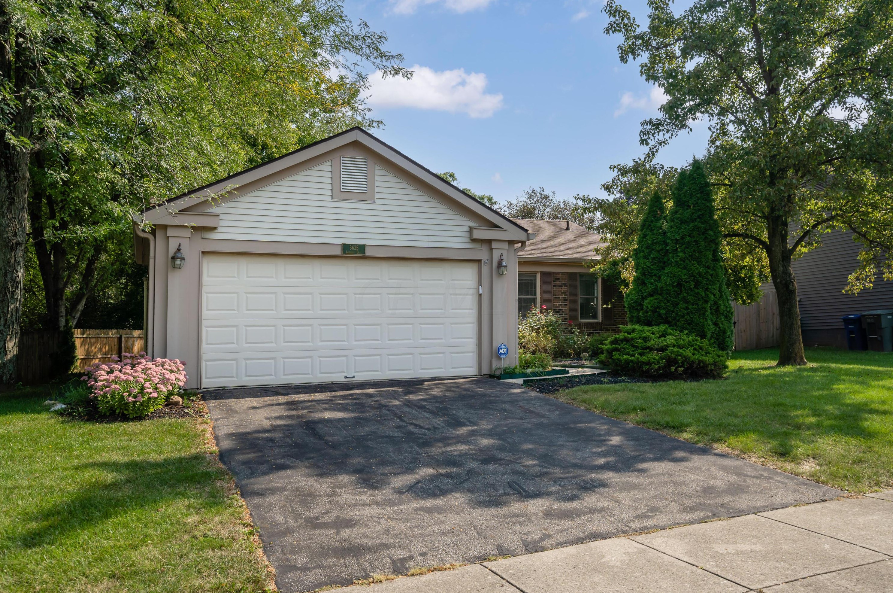 3635 Inverary Dr, Columbus, OH 43228-9438