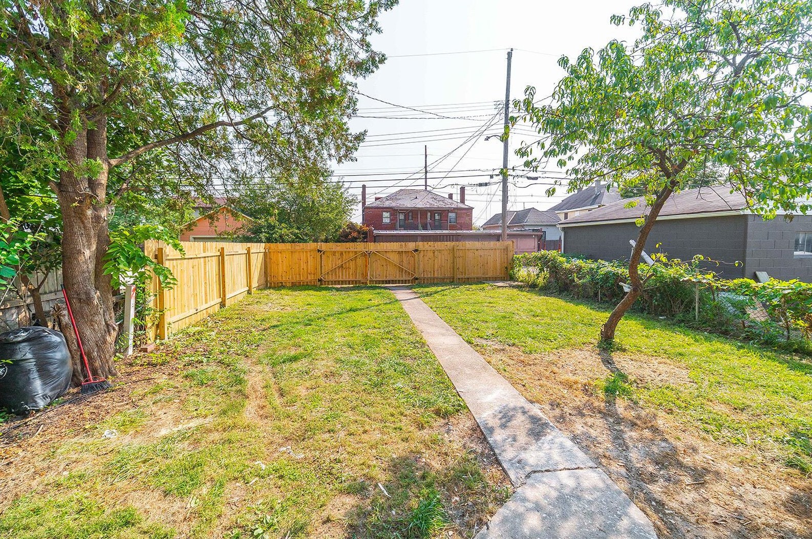 98 Oakley Ave, Columbus OH  43204-3214 exterior