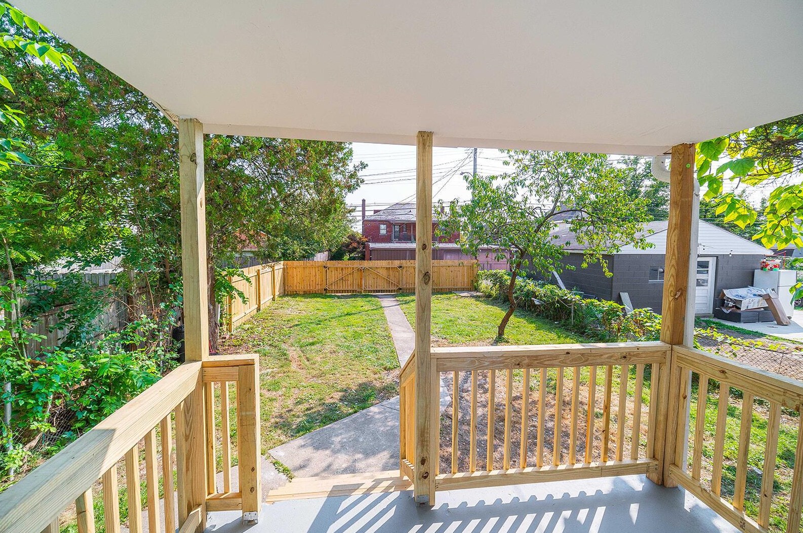 98 Oakley Ave, Columbus OH  43204-3214 exterior