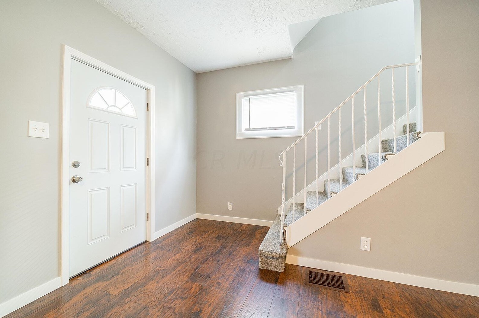 98 Oakley Ave, Columbus OH  43204-3214 exterior